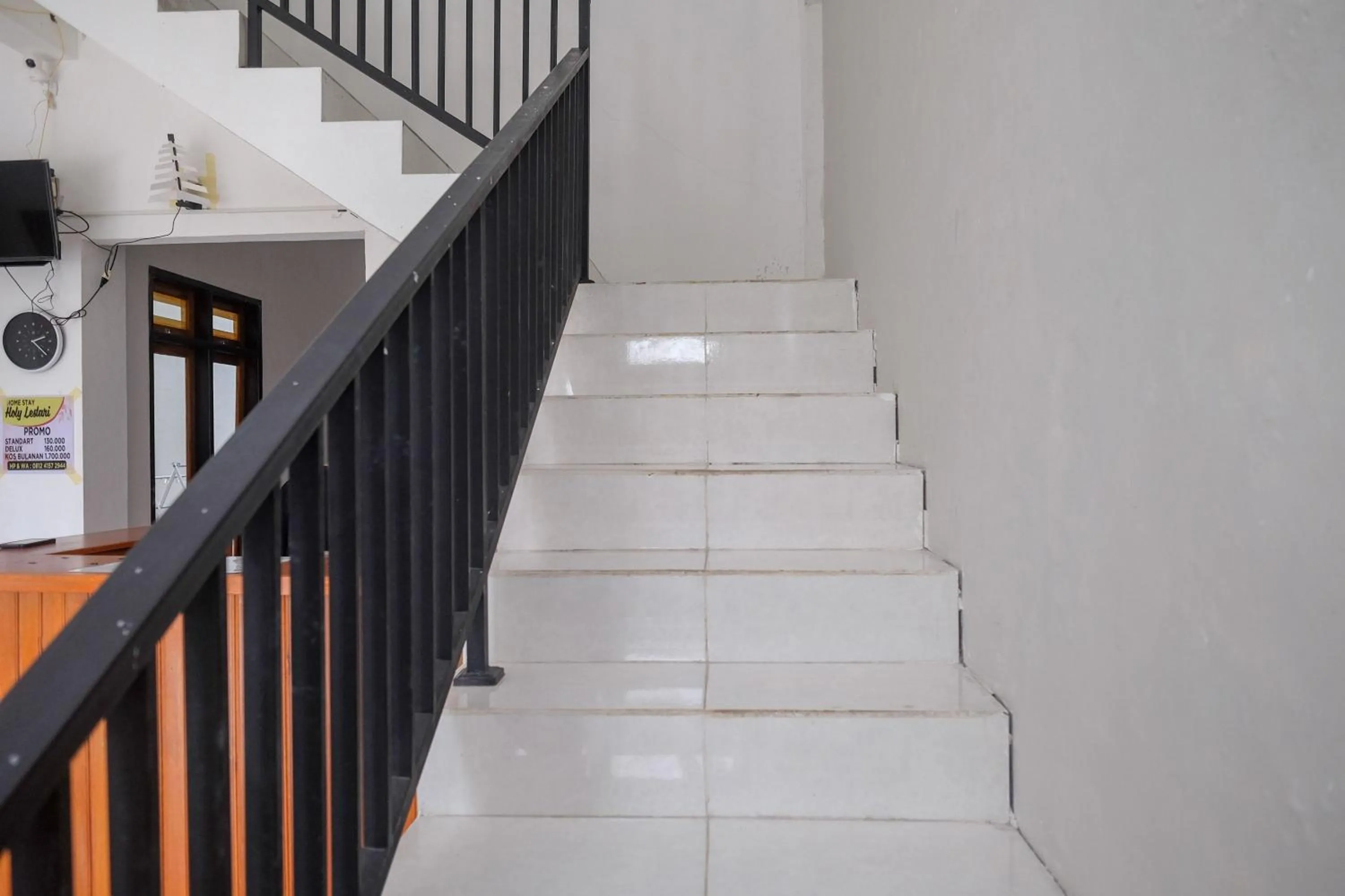 Floor plan in RedDoorz near De La Salle Manado