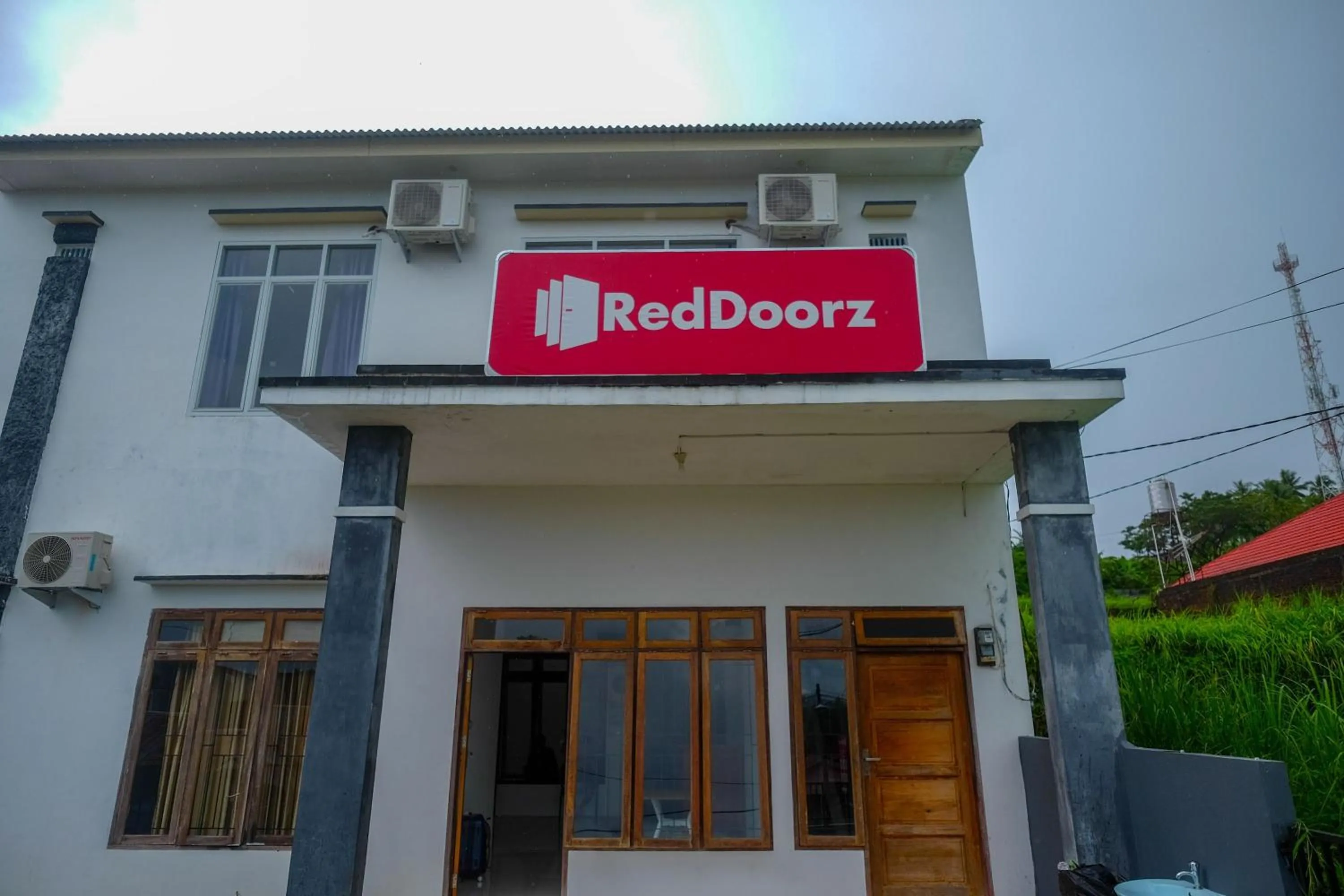 Property building in RedDoorz near De La Salle Manado