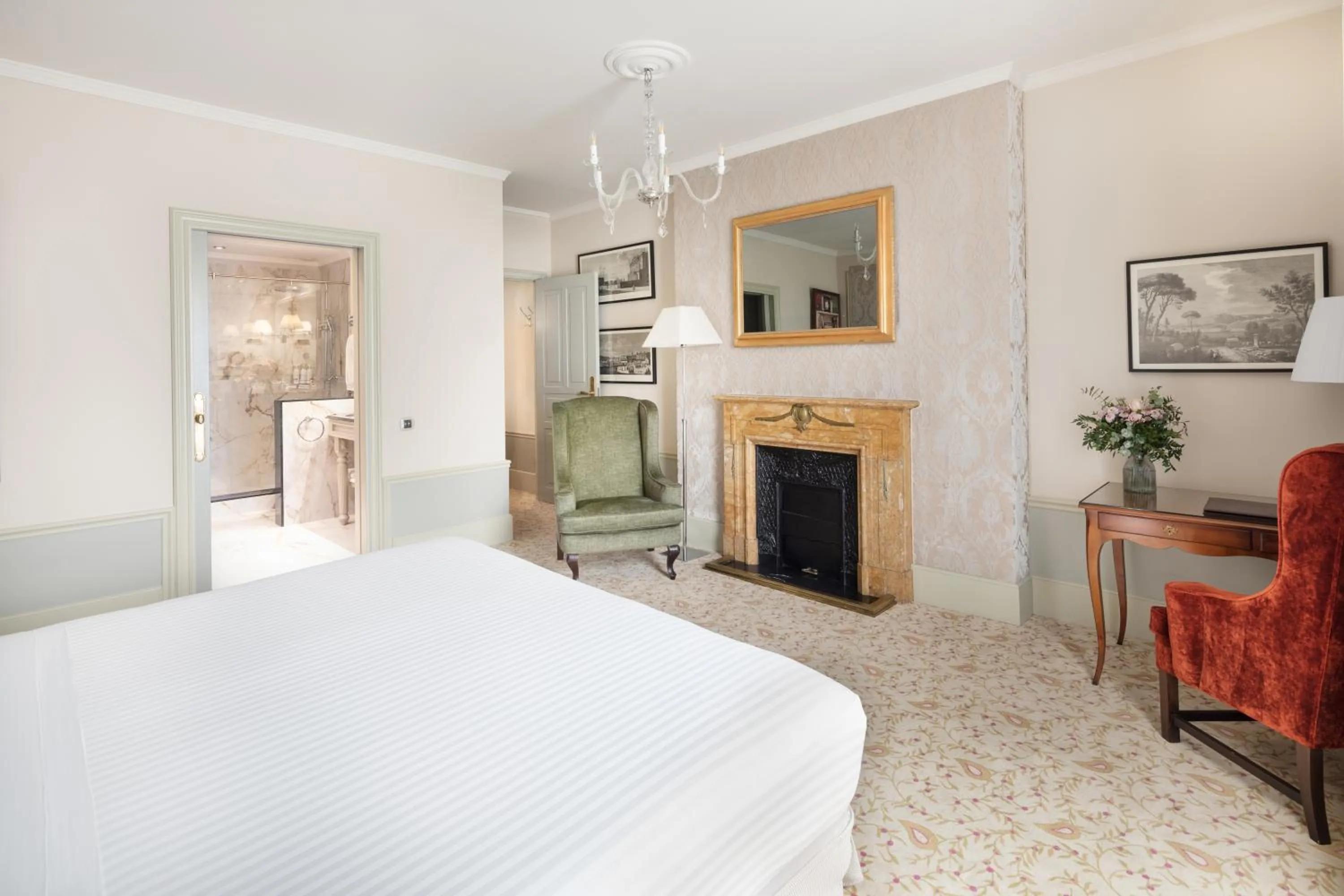 Photo of the whole room, Bed in Hotel El Palace Barcelona