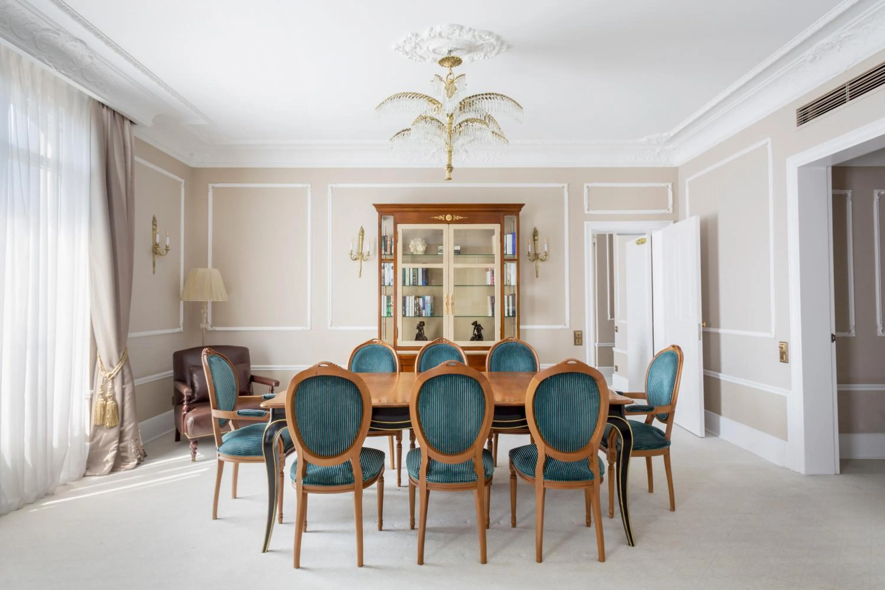 Photo of the whole room in Hotel El Palace Barcelona