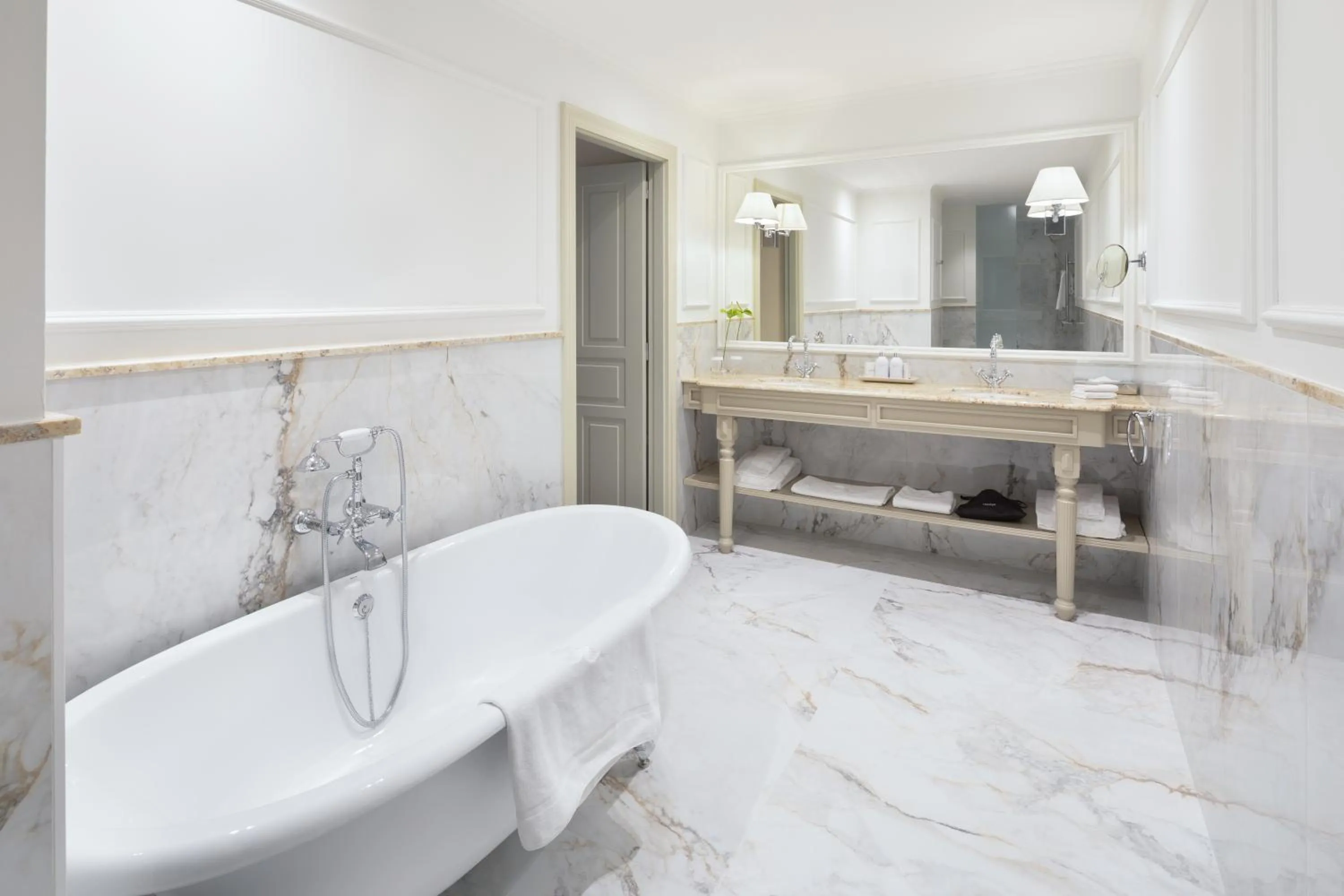 Bathroom in Hotel El Palace Barcelona