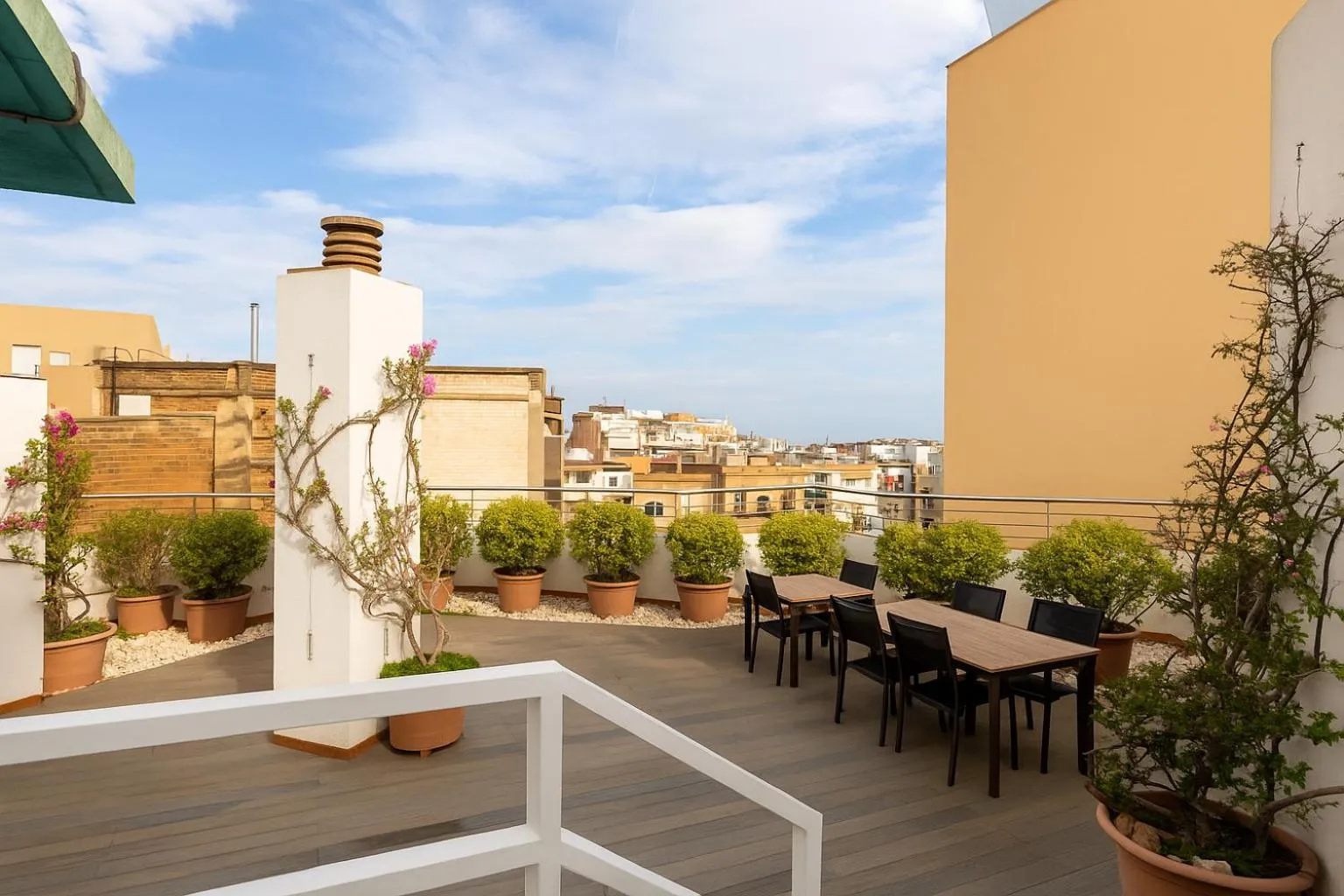 Property building in Onix Fira