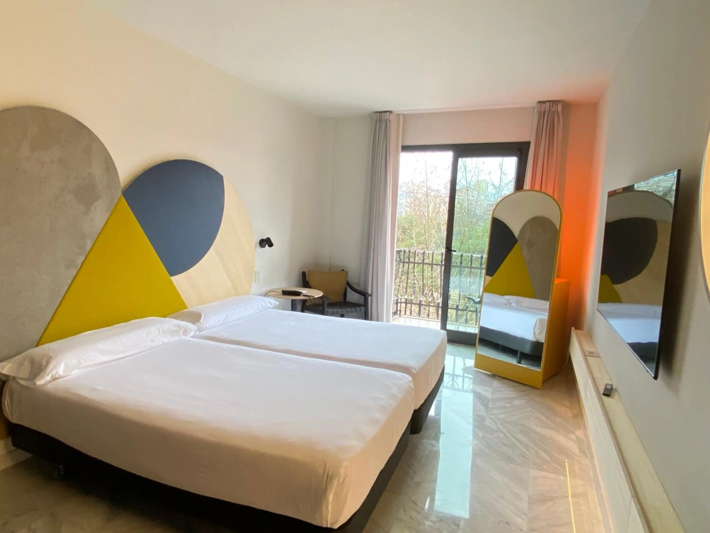 Photo of the whole room, Bed in Onix Fira