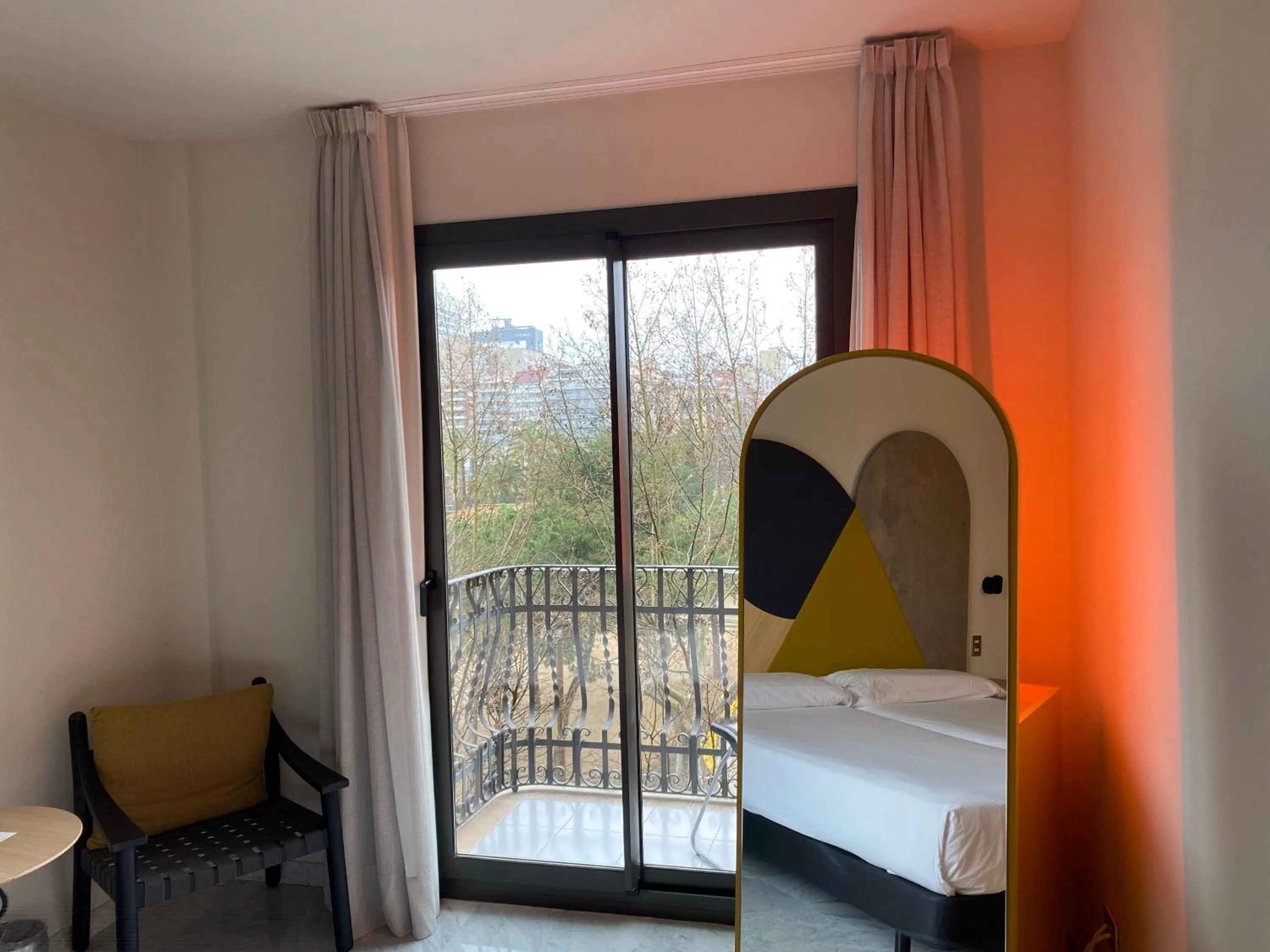 Decorative detail, Bed in Onix Fira