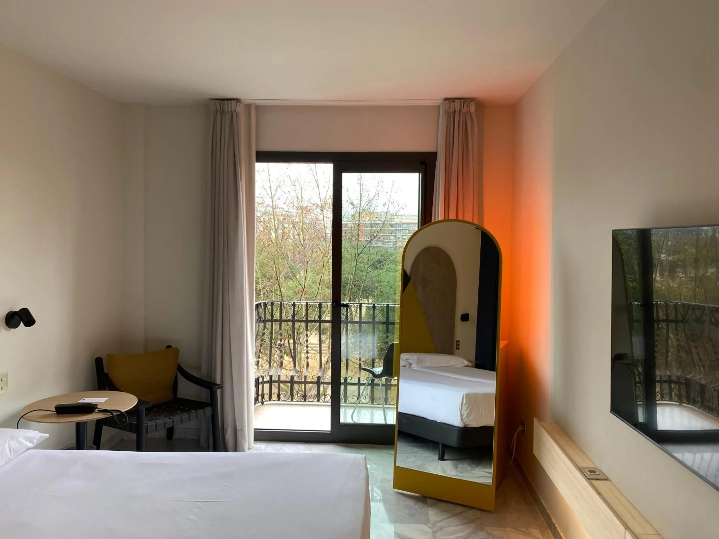 Decorative detail, Bed in Onix Fira