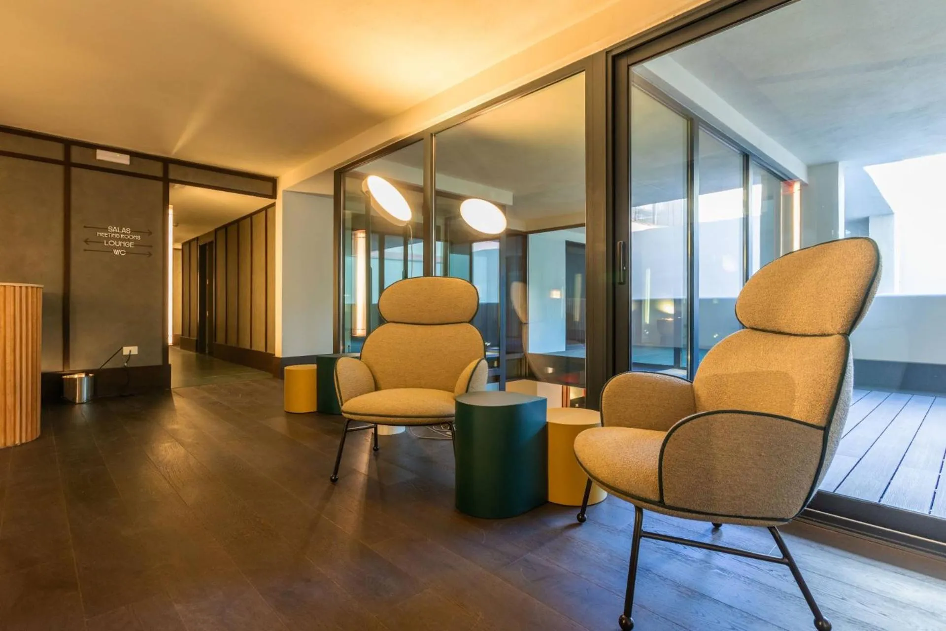 Seating area in Onix Fira