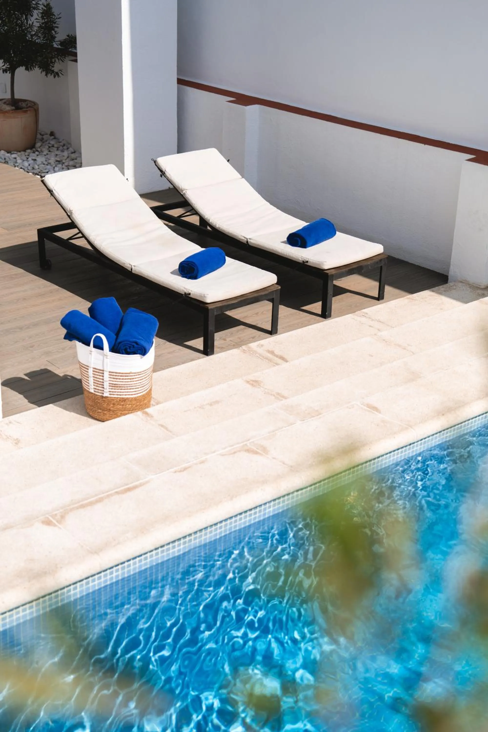 Swimming pool in Onix Fira