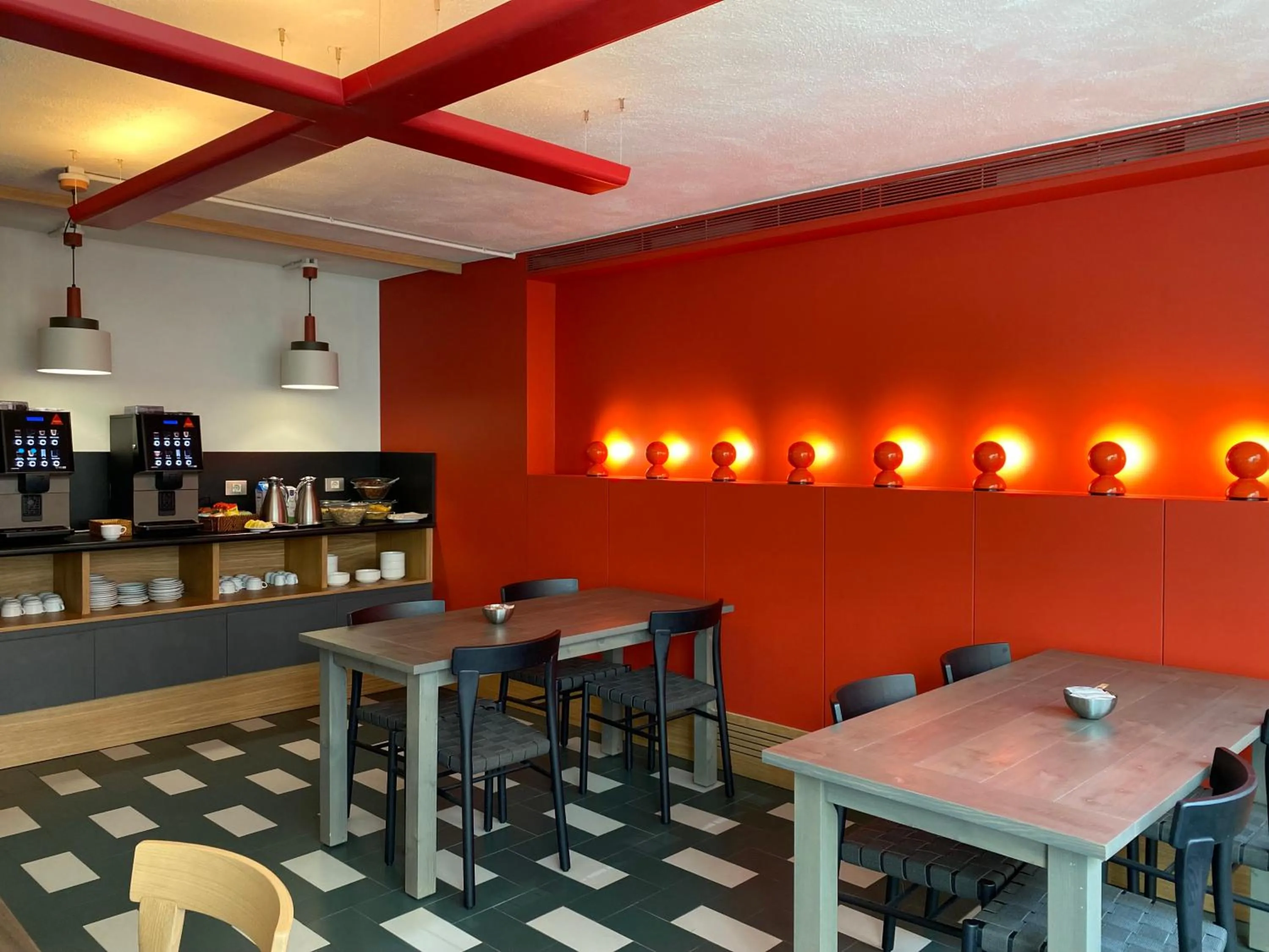 Dining area in Onix Fira