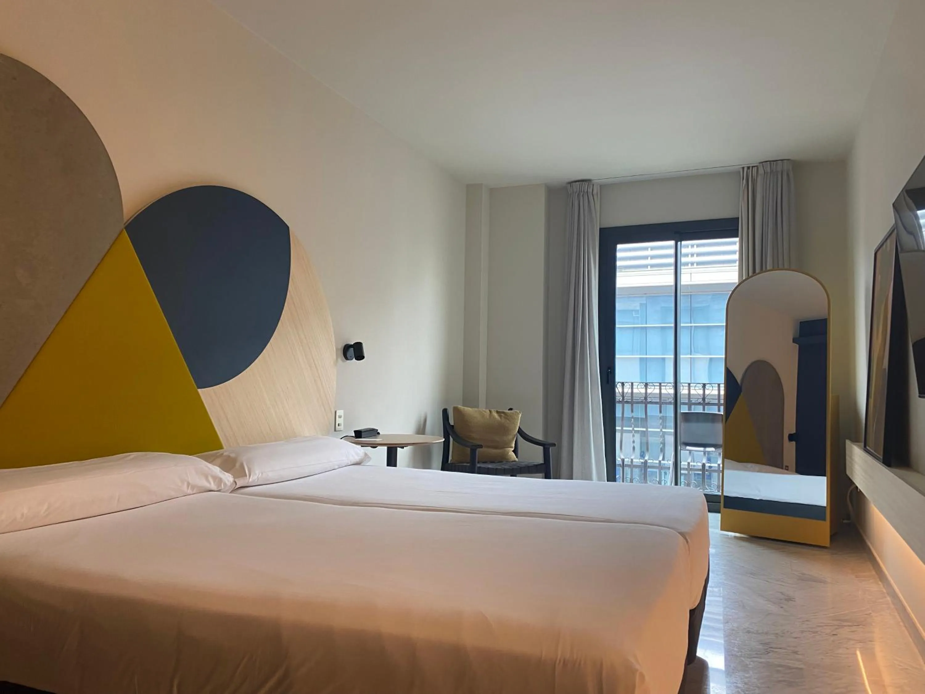 Photo of the whole room, Bed in Onix Fira