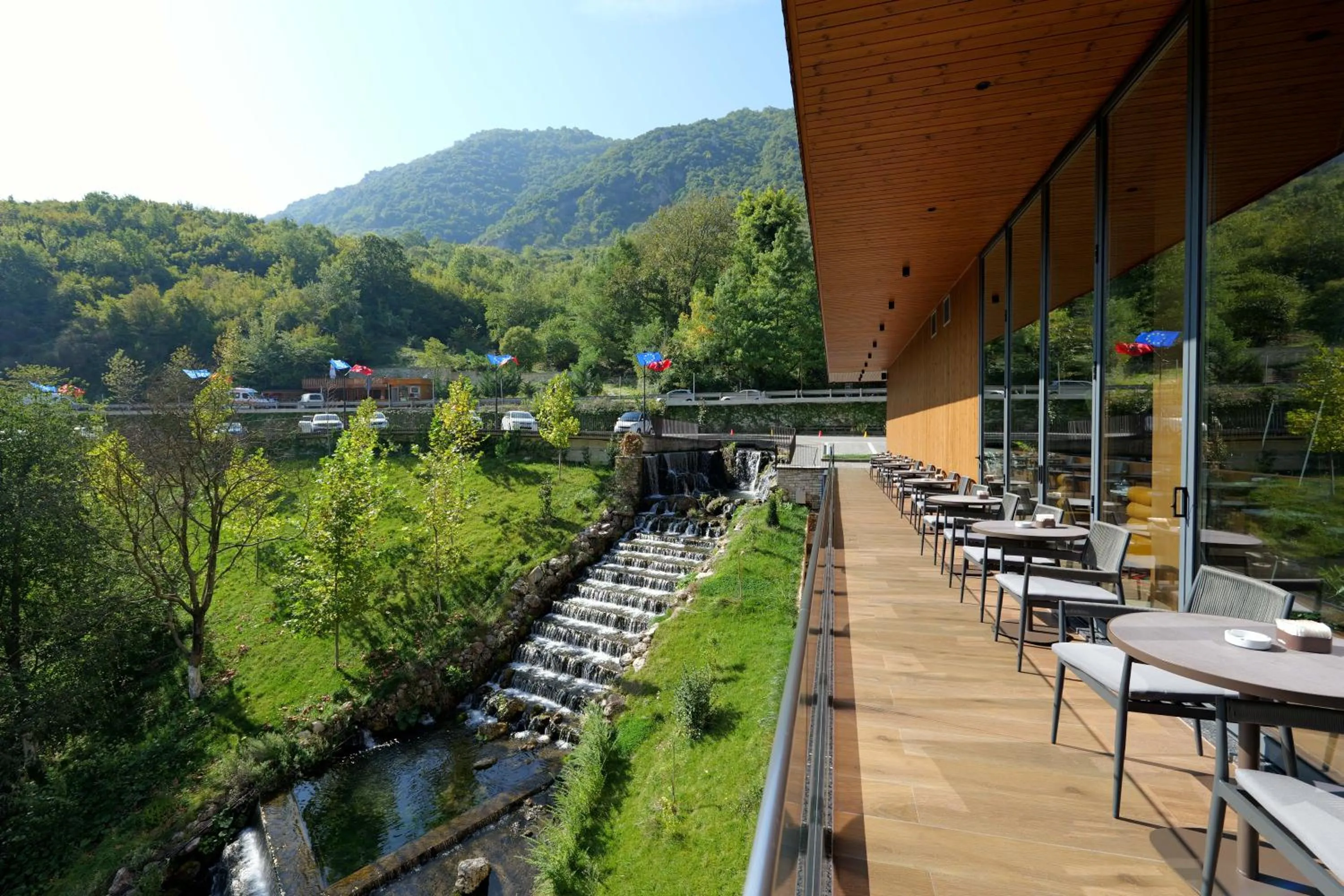 Restaurant/places to eat in Hotel Uji Ftohte Tepelene