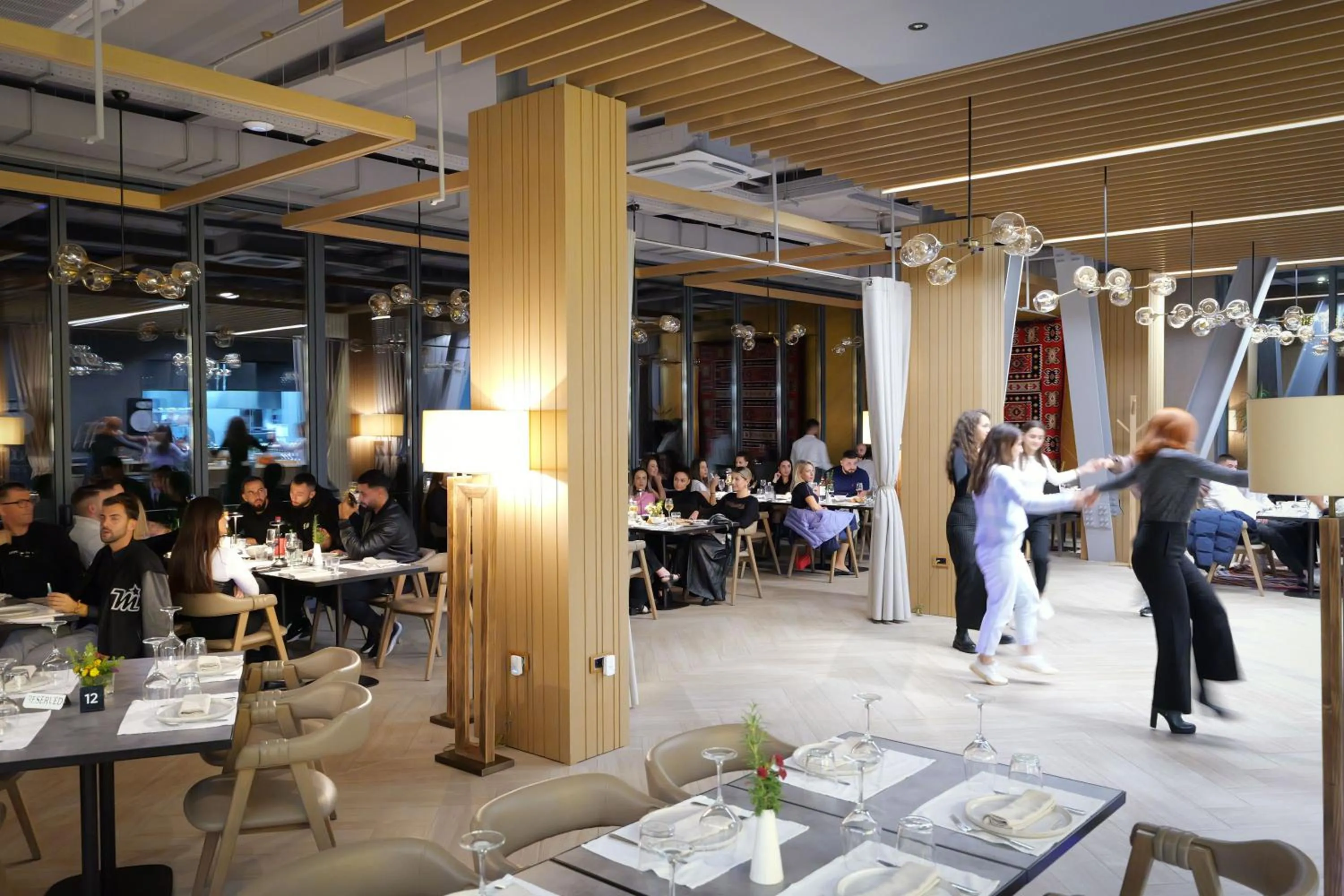 Restaurant/places to eat in Hotel Uji Ftohte Tepelene