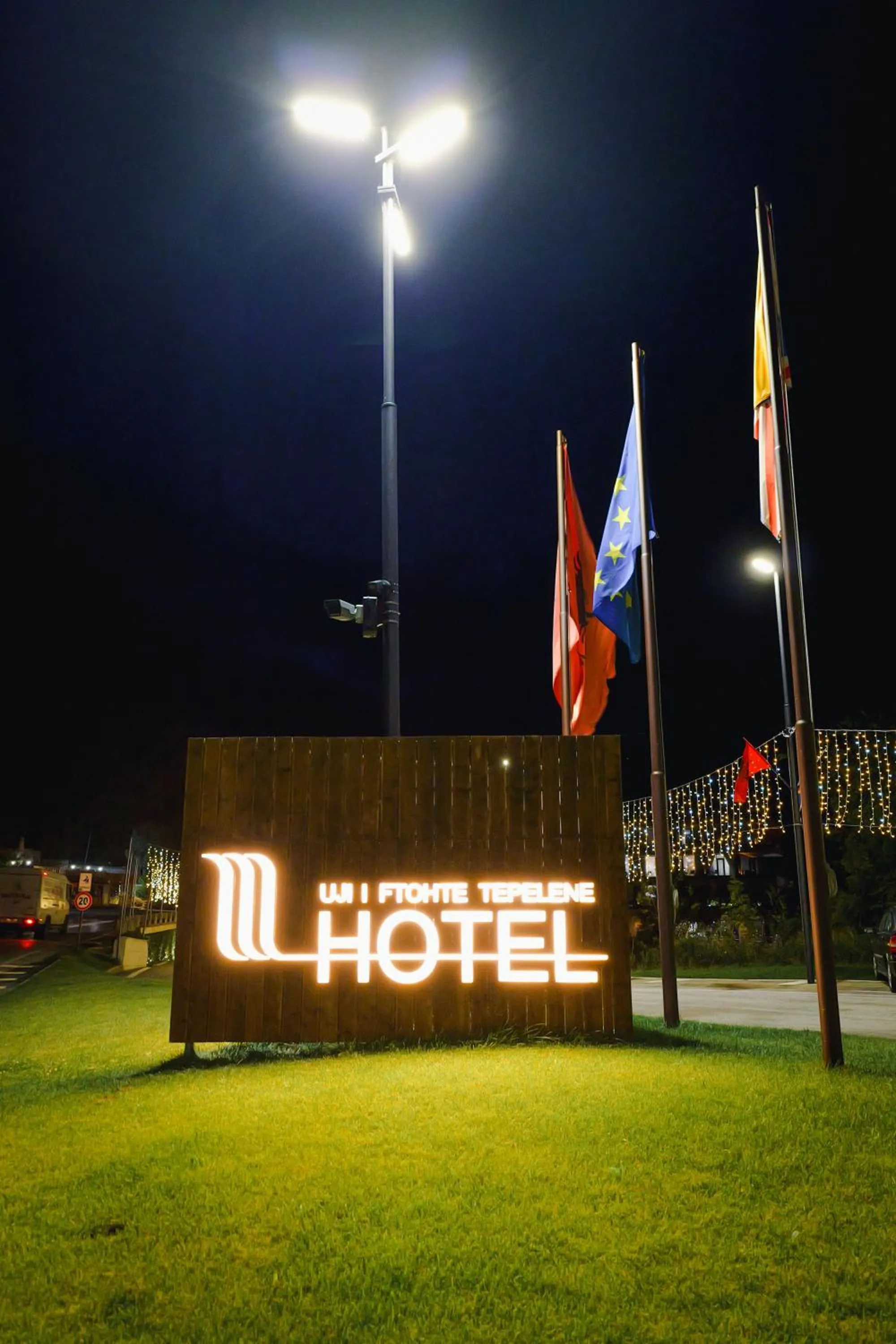 Night in Hotel Uji Ftohte Tepelene