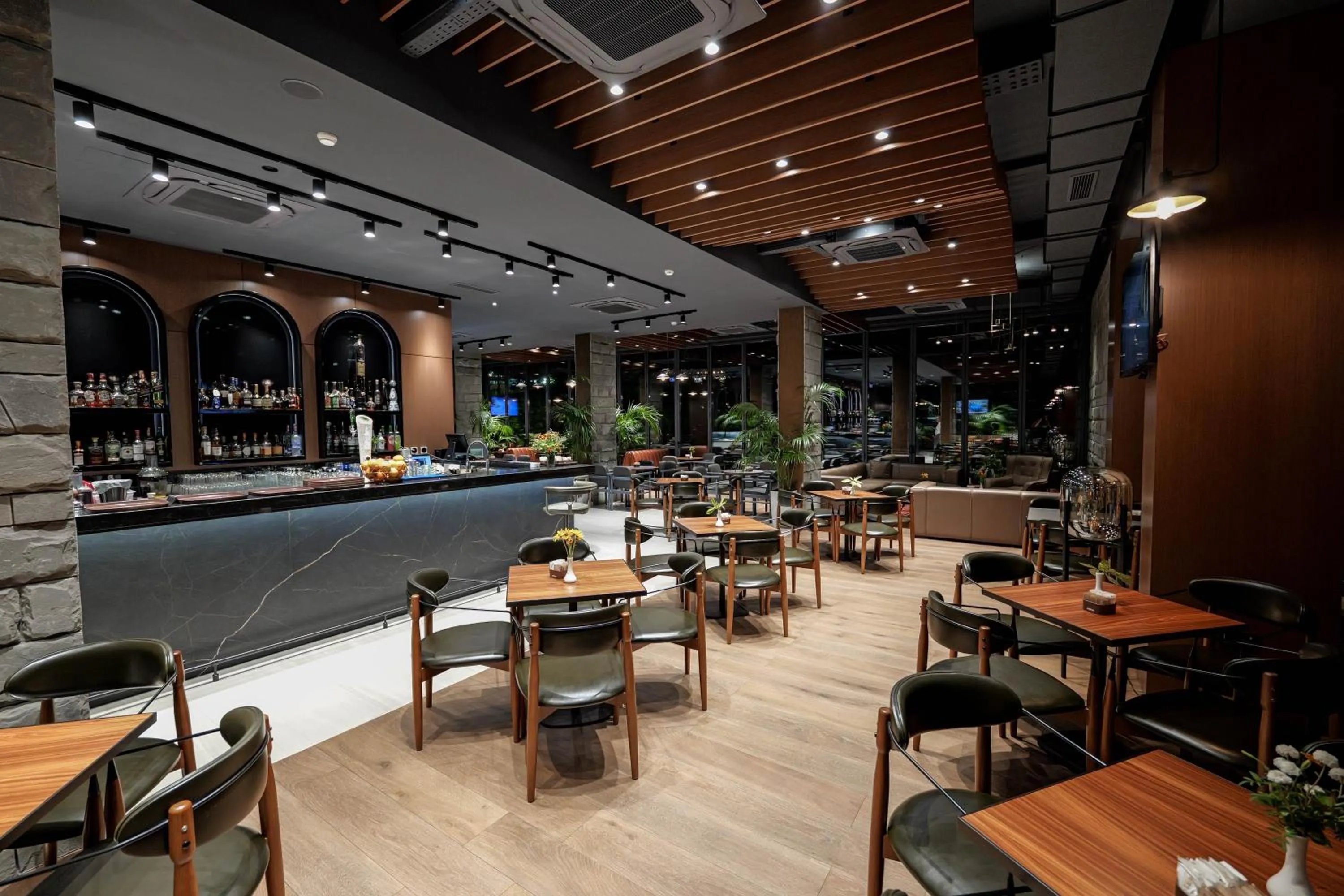 Restaurant/places to eat in Hotel Uji Ftohte Tepelene