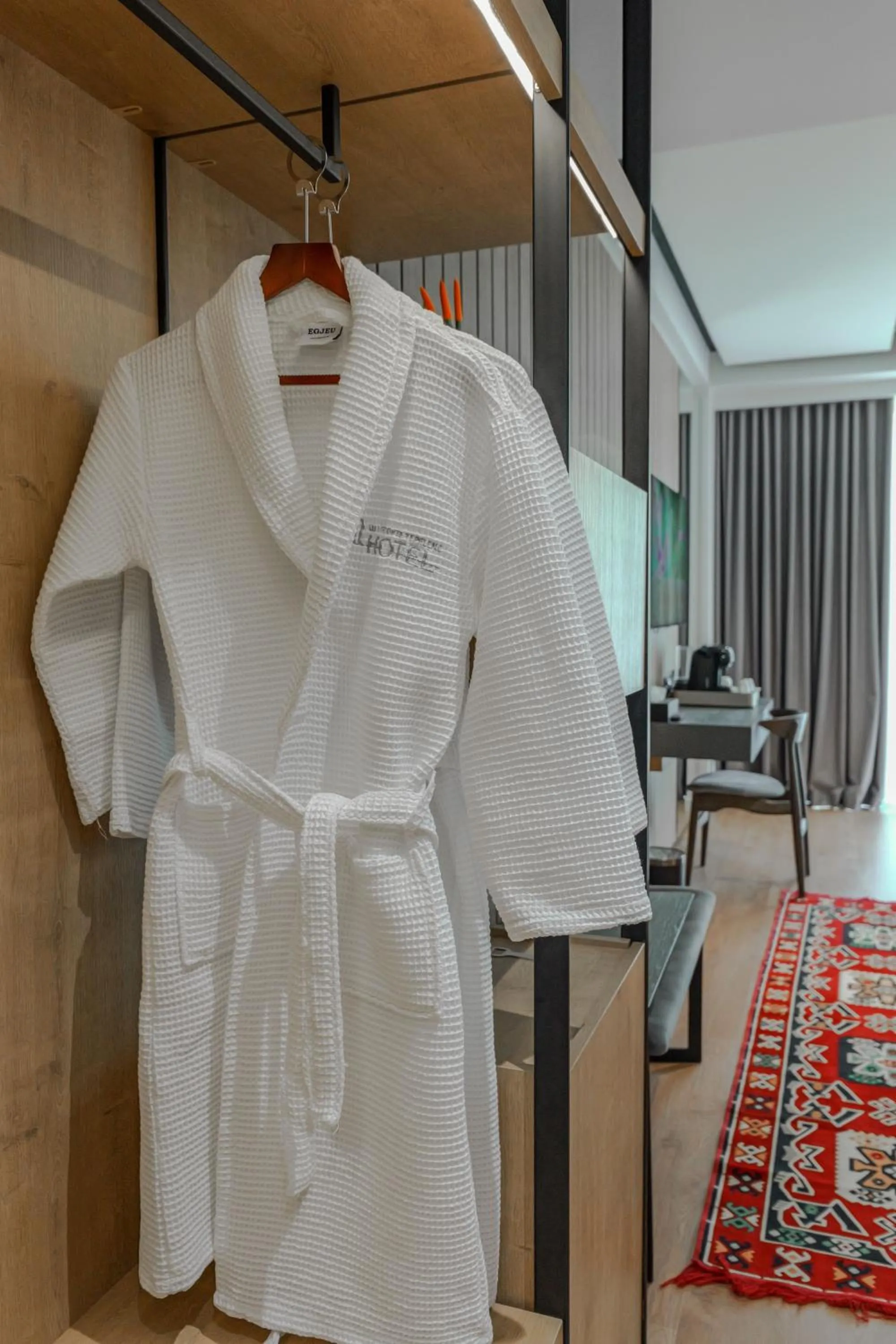 wardrobe in Hotel Uji Ftohte Tepelene