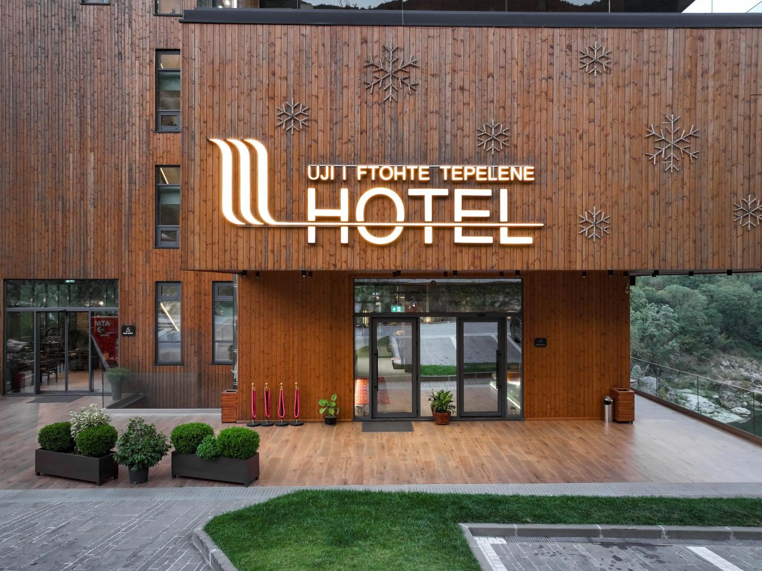 Property building in Hotel Uji Ftohte Tepelene
