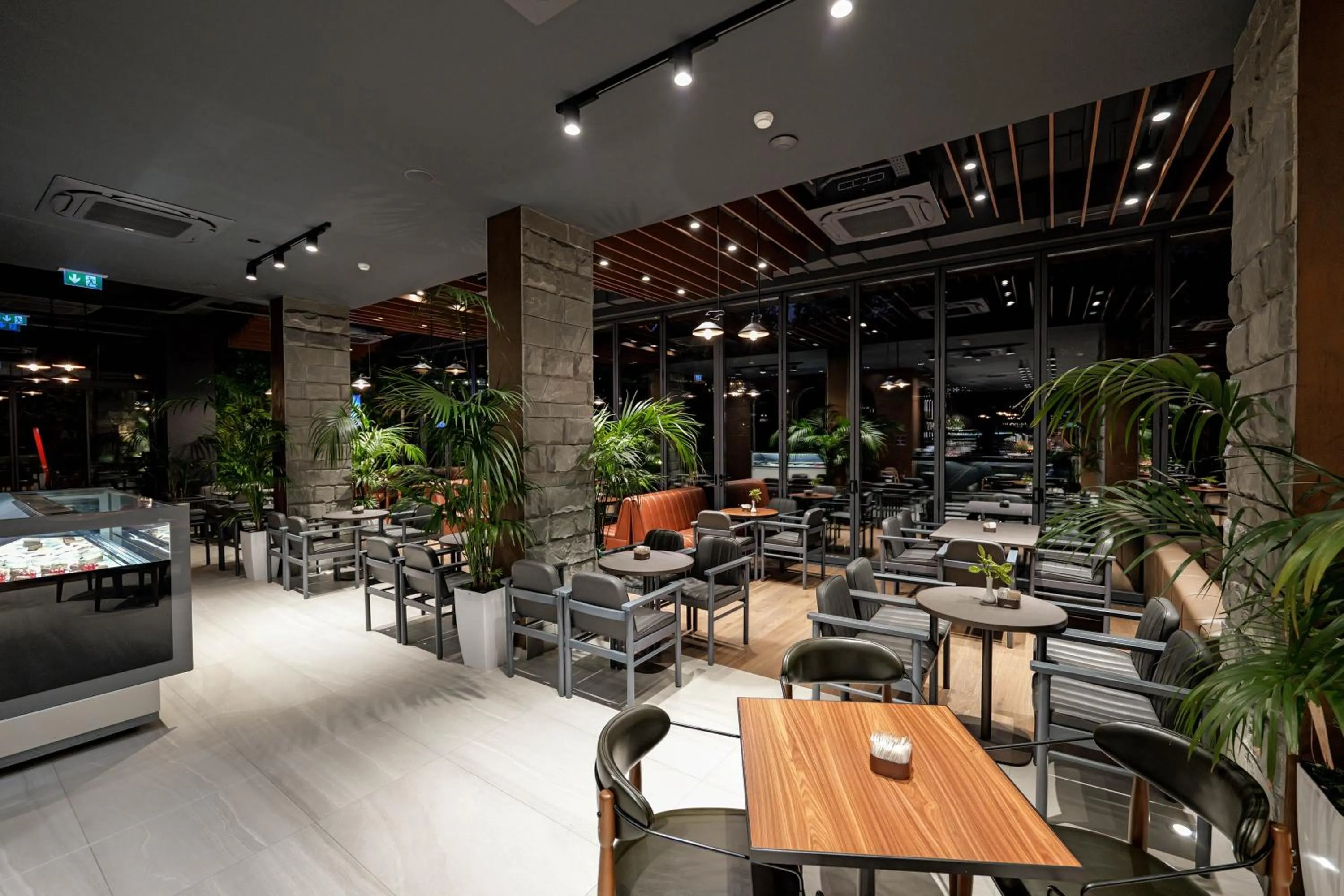 Restaurant/places to eat in Hotel Uji Ftohte Tepelene