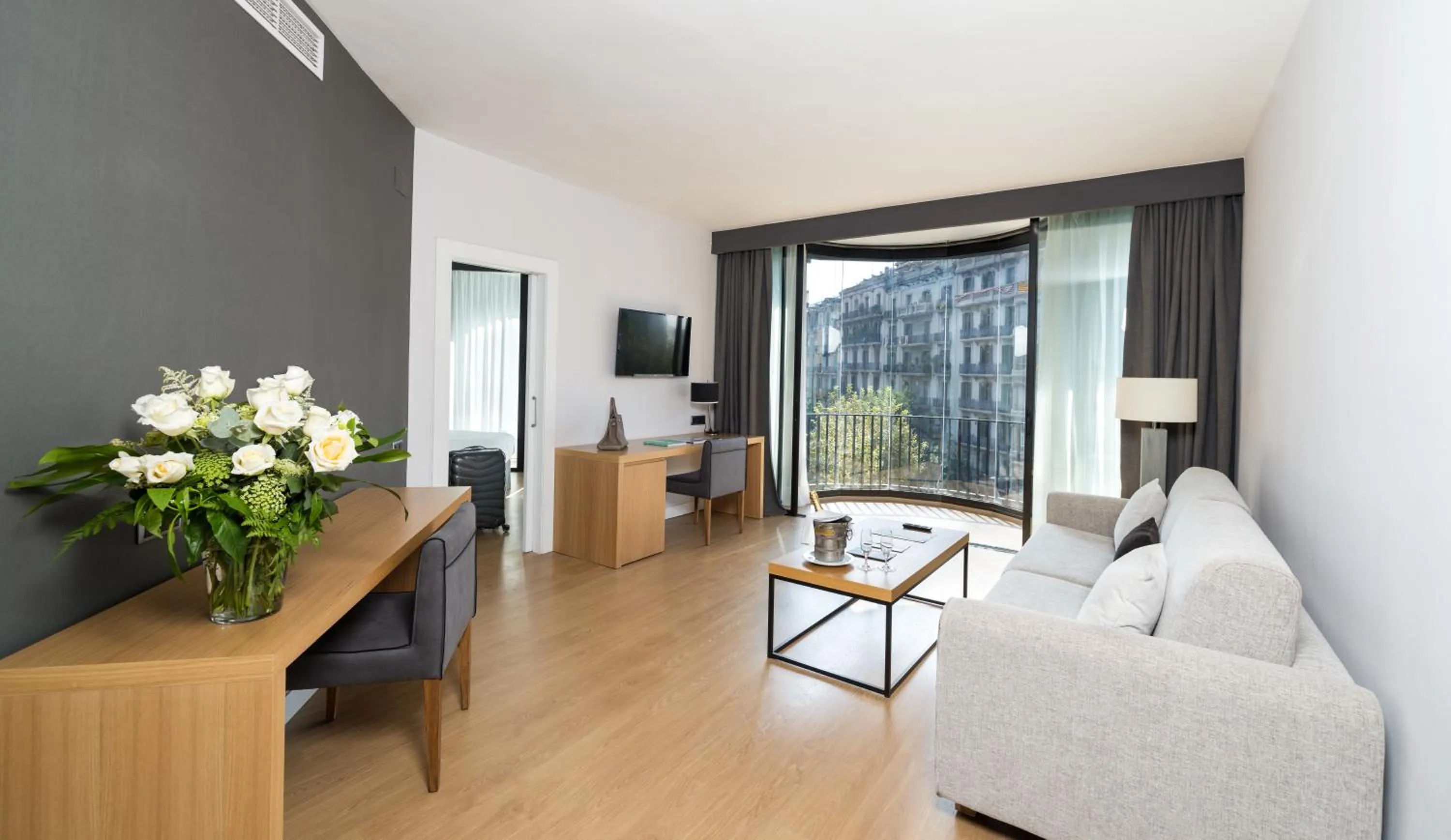 Photo of the whole room in Guitart Grand Passage