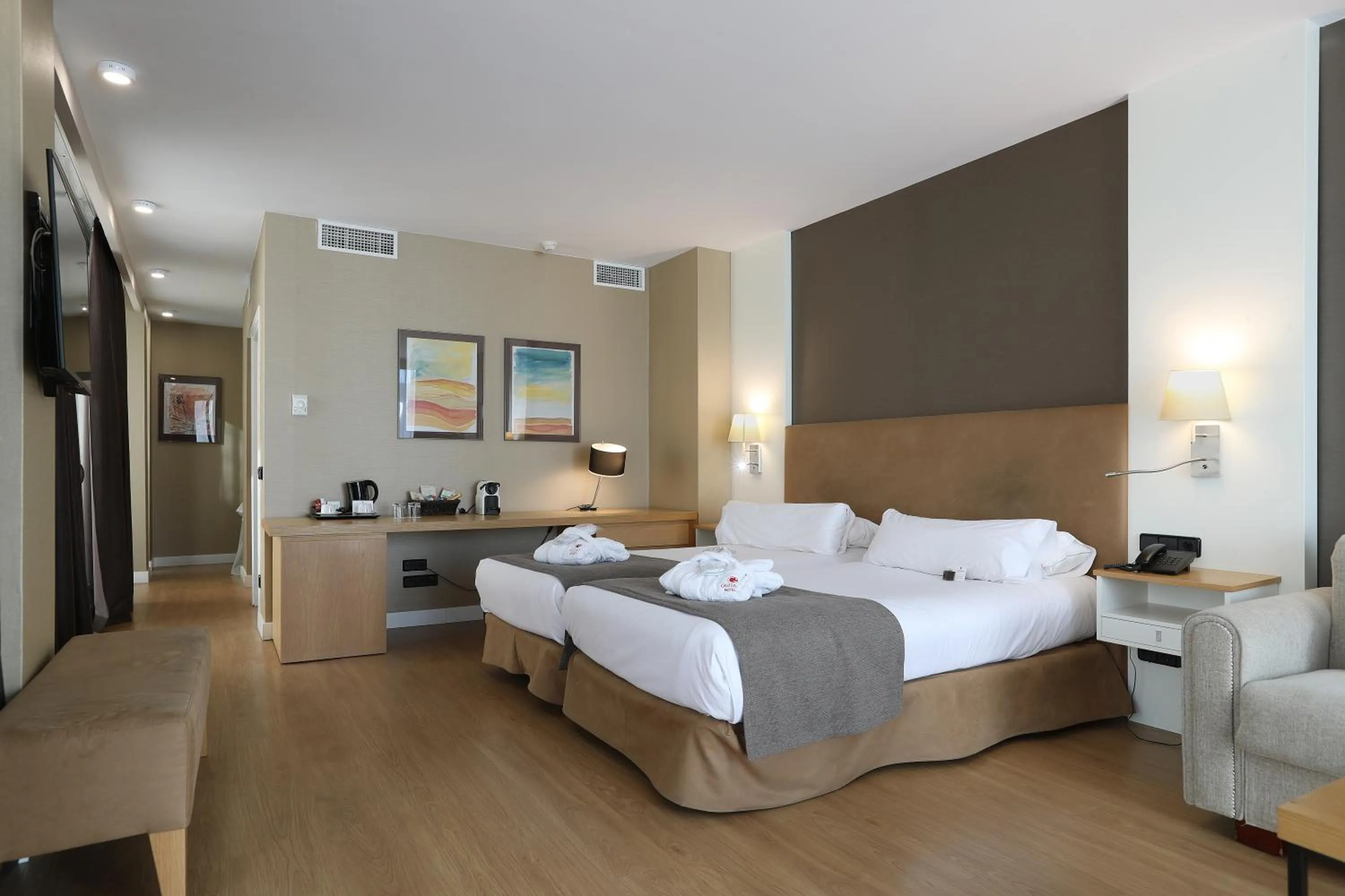 Photo of the whole room, Bed in Guitart Grand Passage