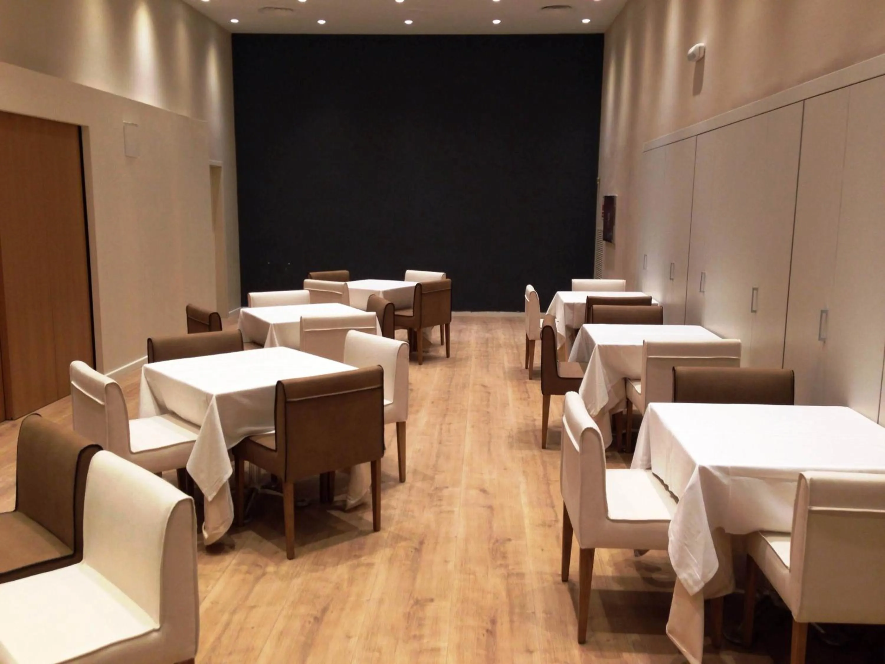 Restaurant/places to eat in Guitart Grand Passage