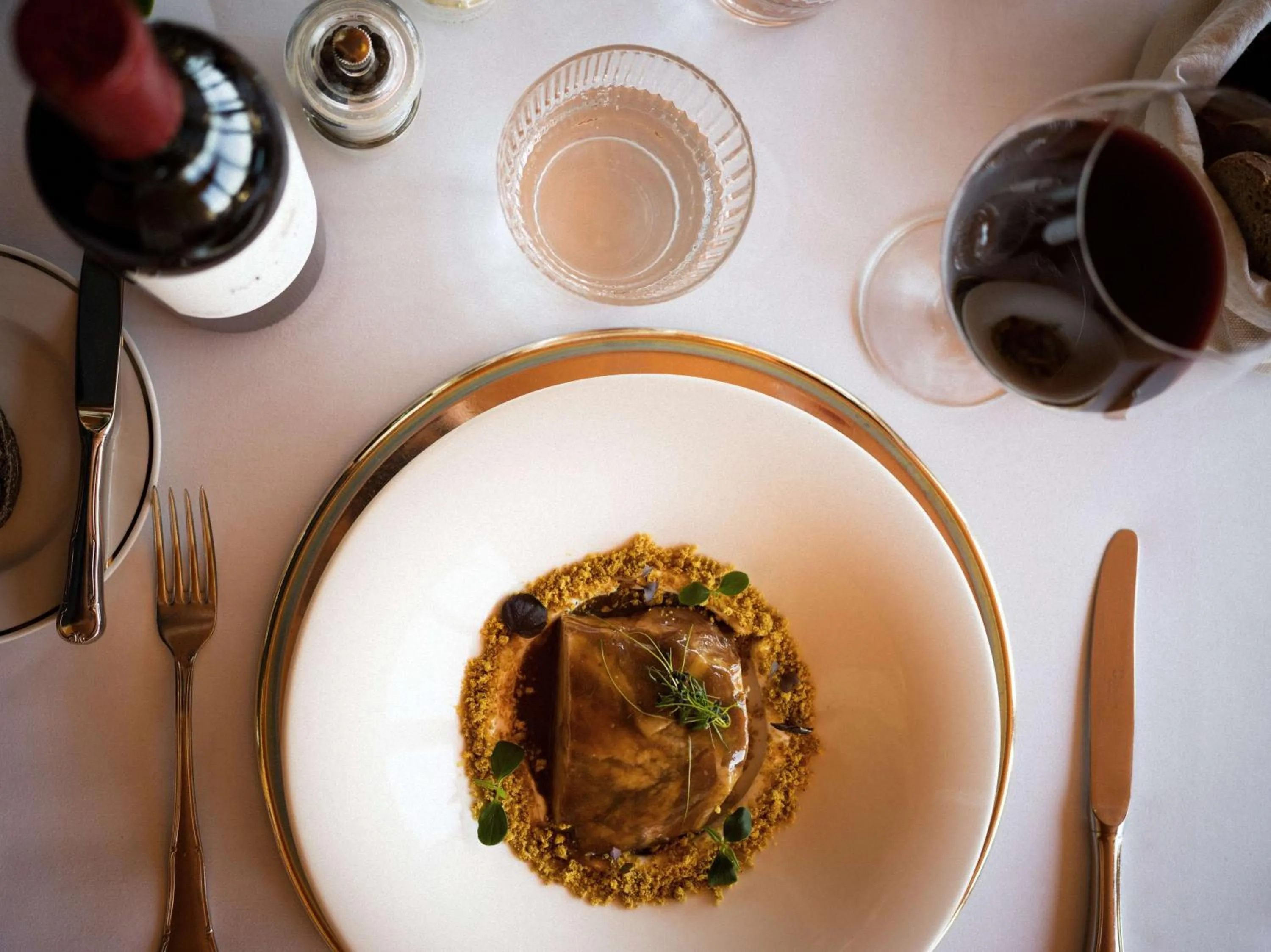 Restaurant/places to eat in Alhambra Palace Hotel