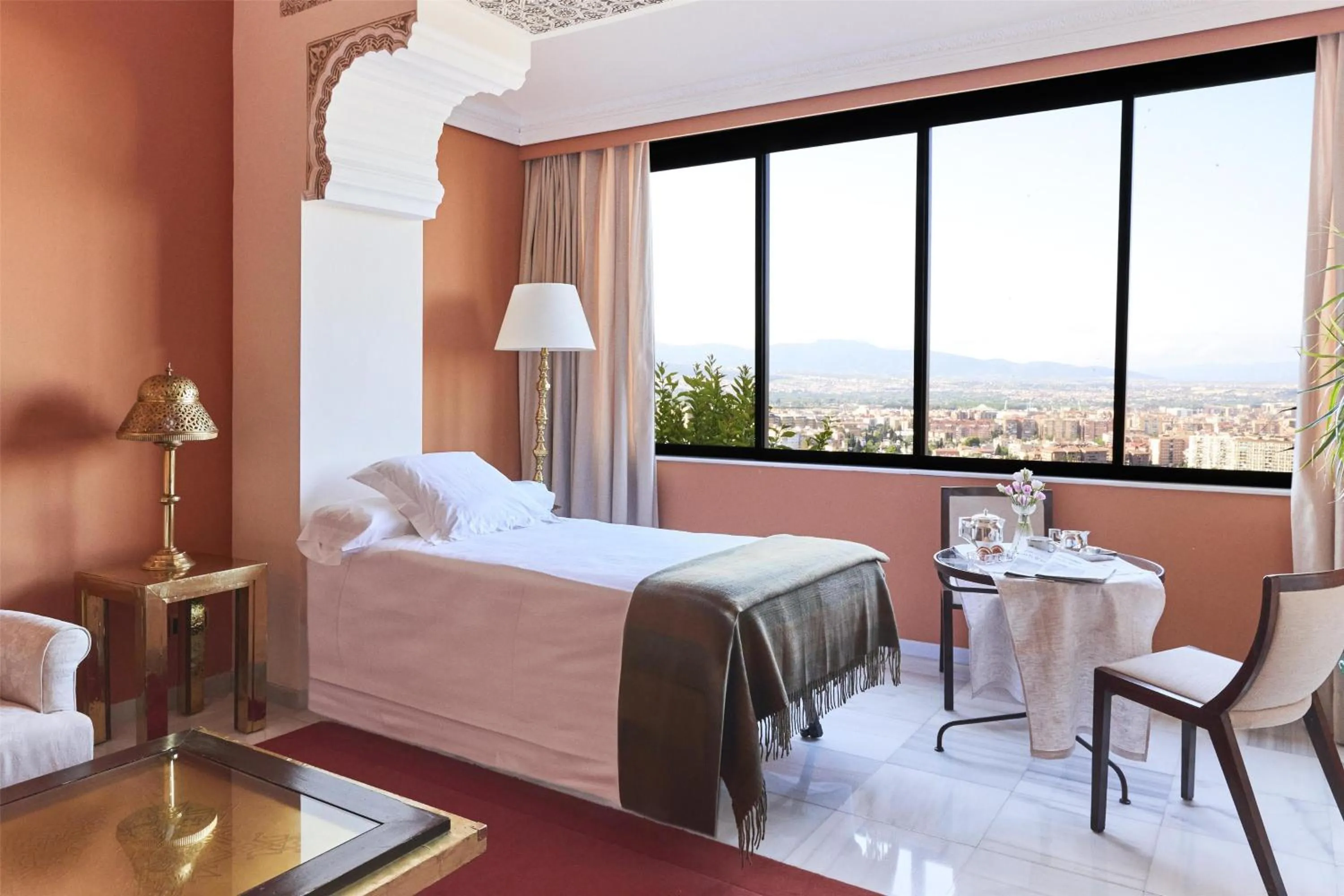 Photo of the whole room, Bed in Alhambra Palace Hotel