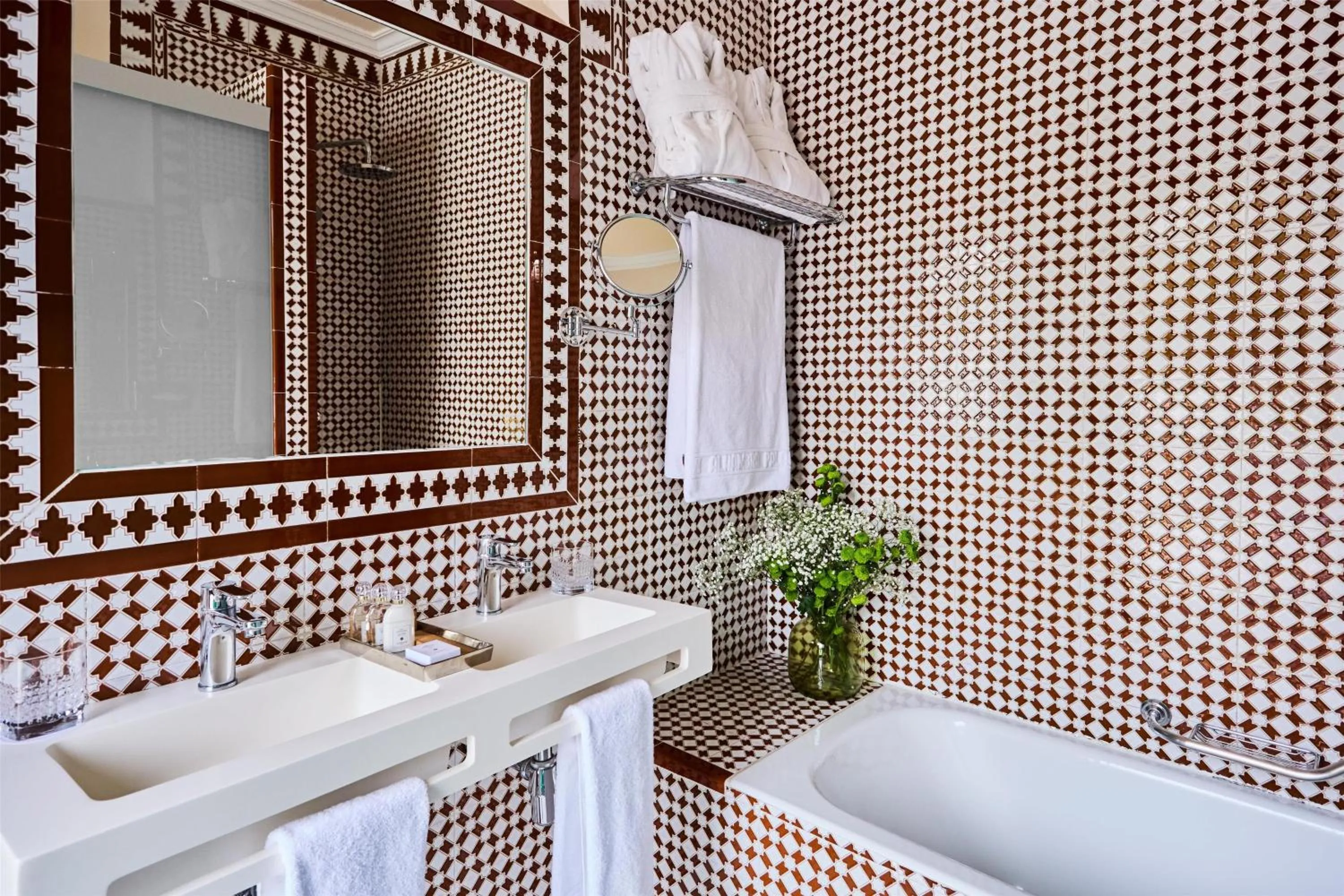 Bathroom in Alhambra Palace Hotel