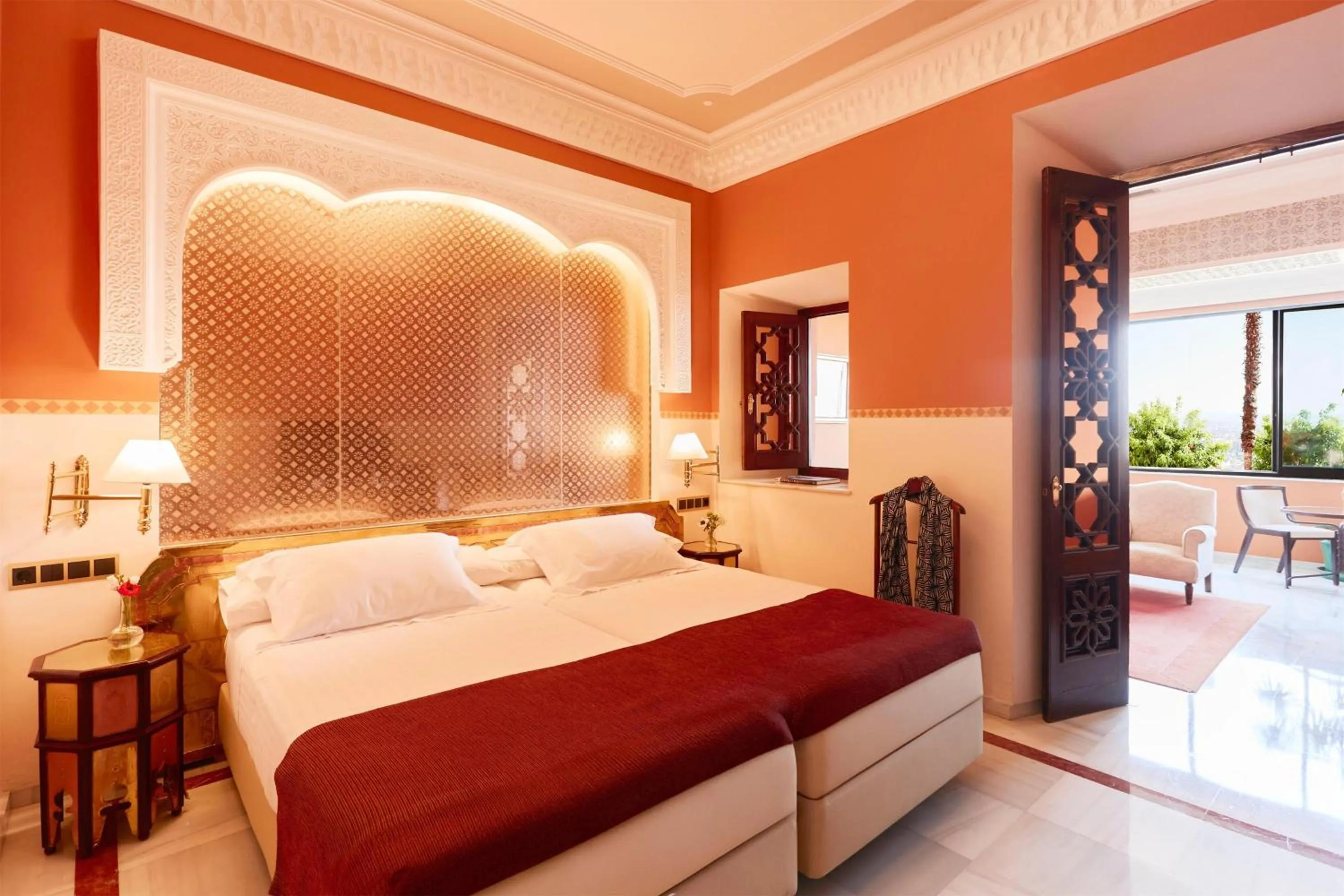 Photo of the whole room, Bed in Alhambra Palace Hotel