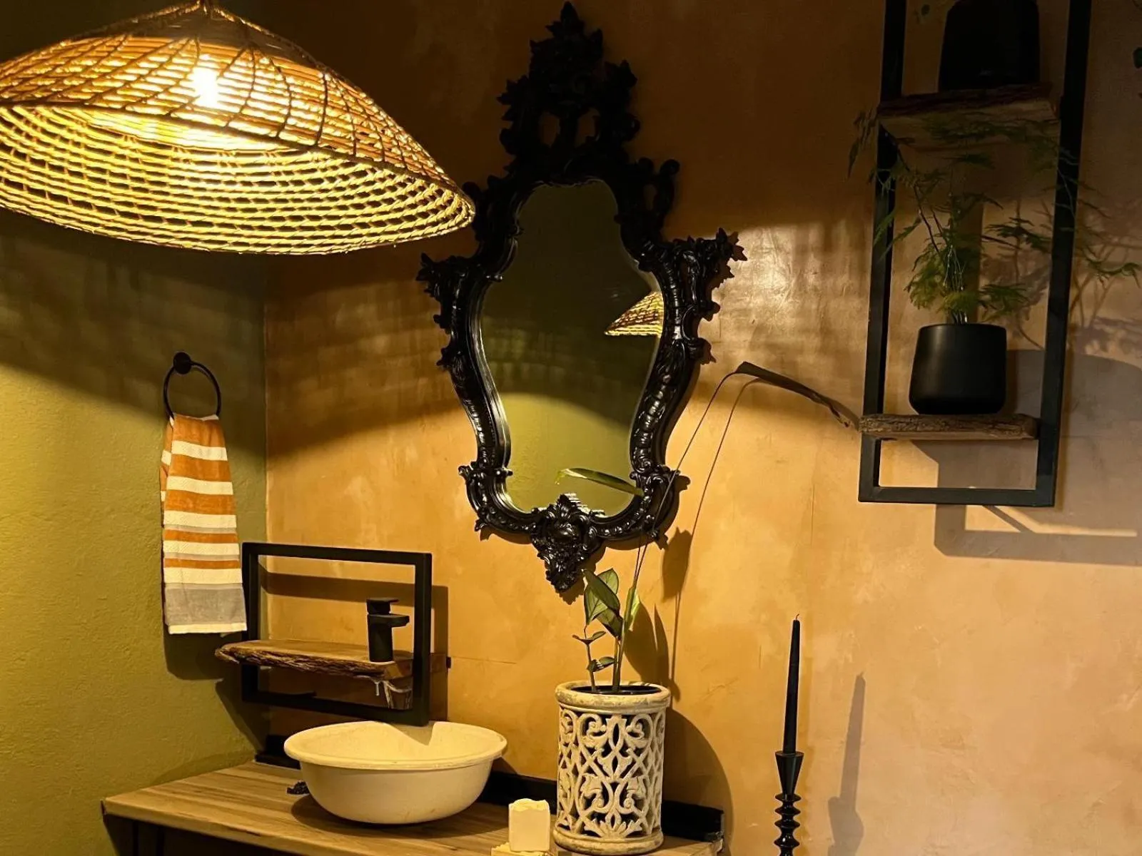 Bathroom in A Bird Cage Stay & Cottage