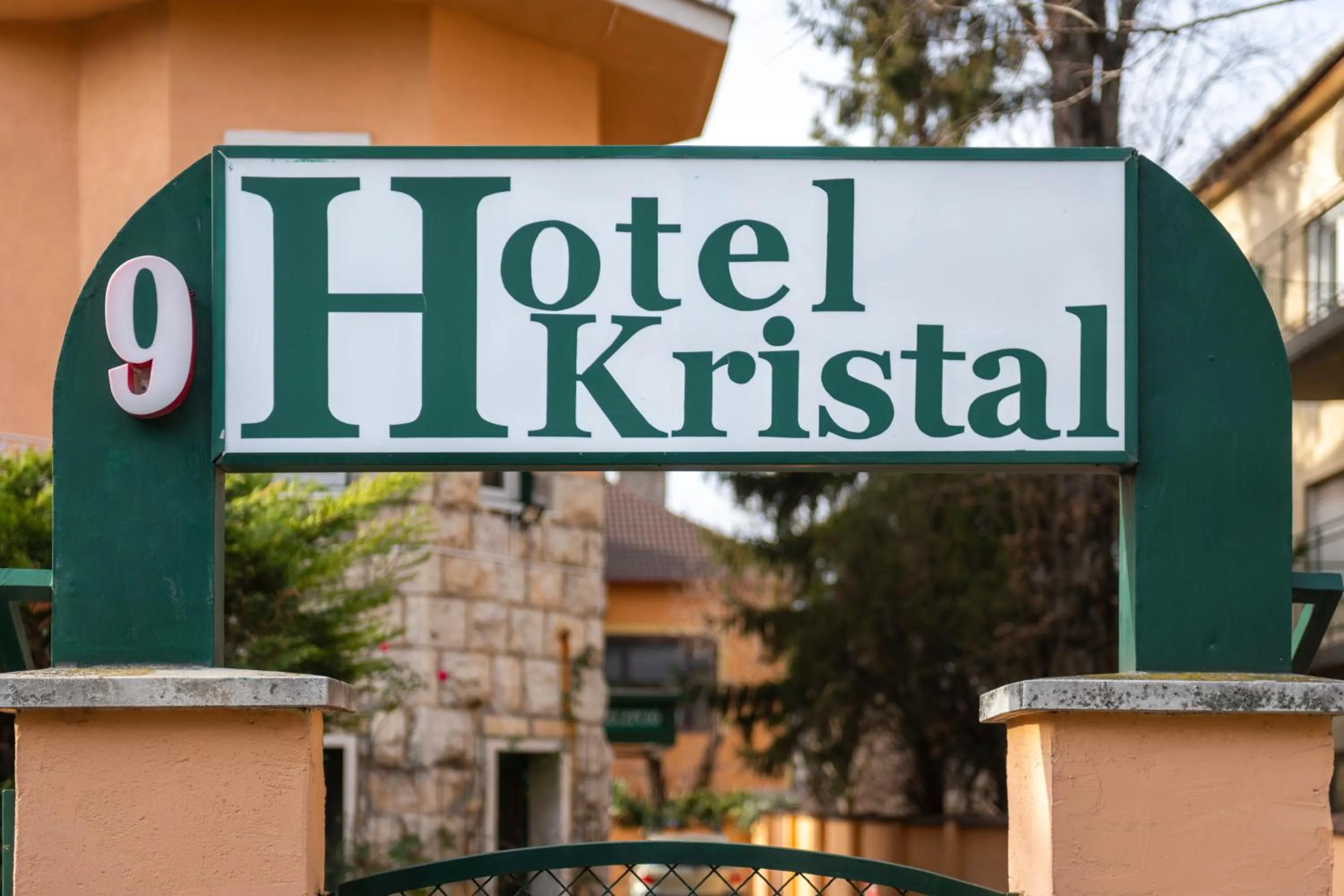 Text overlay in Hotel Kristal Gellért Hill