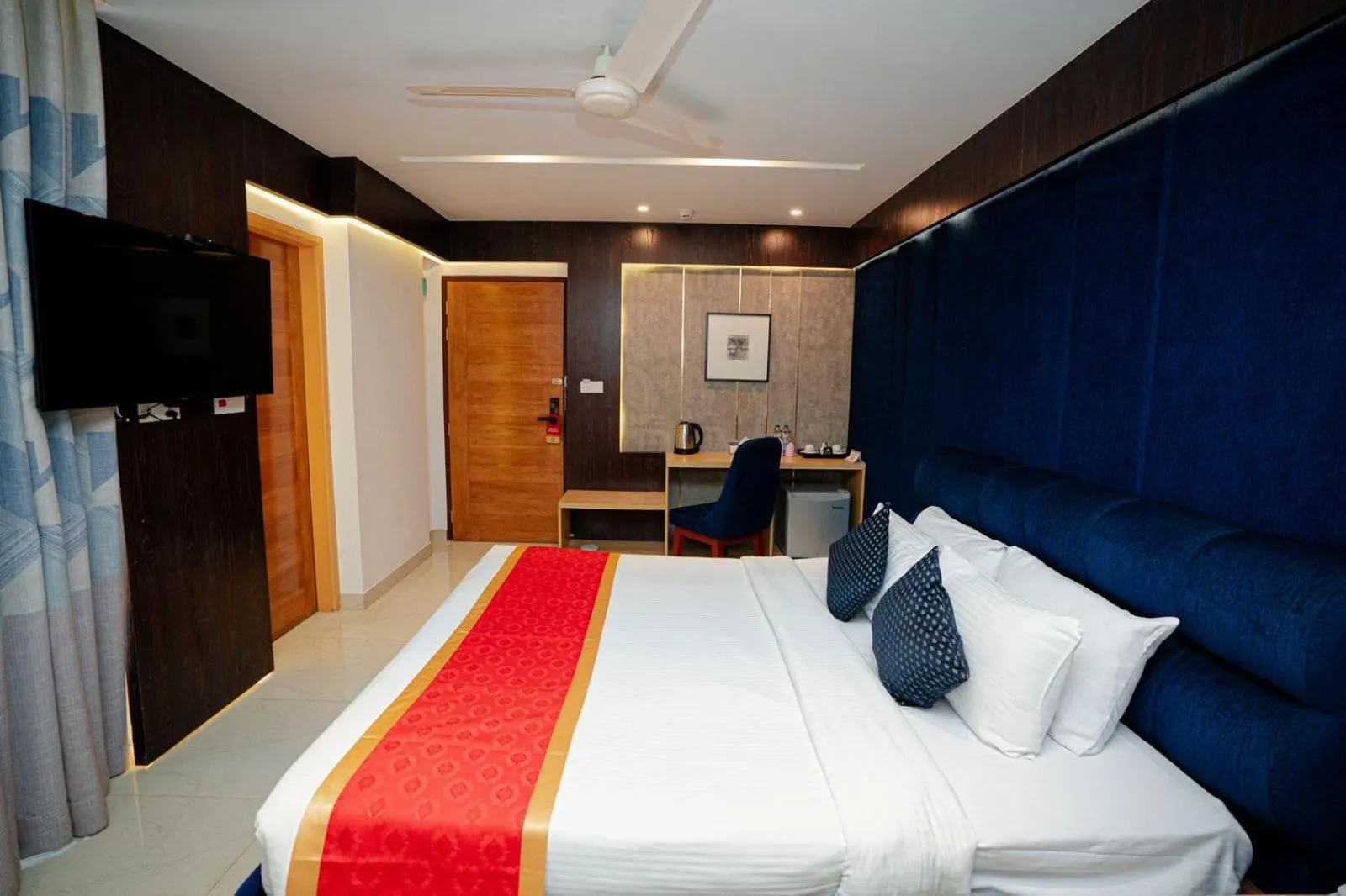 Bed in Royal Raj Hotel