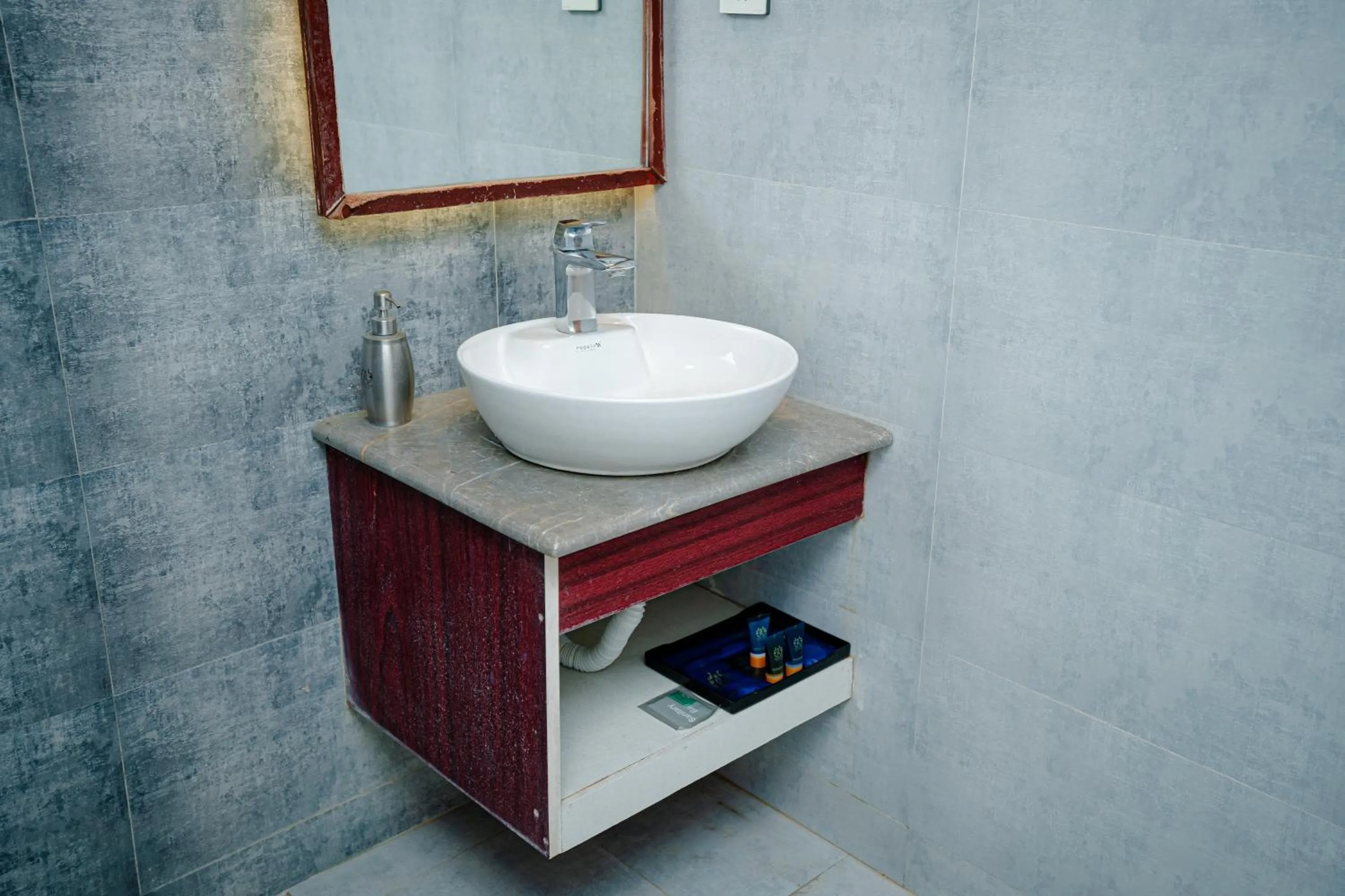 Toilet in Royal Raj Hotel