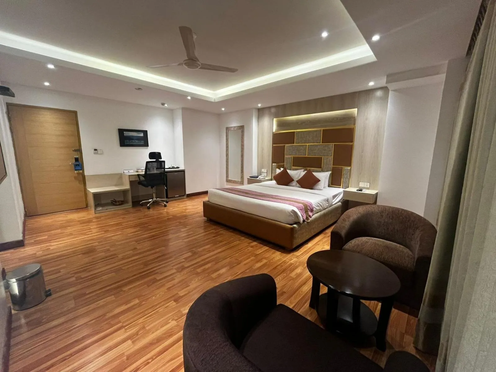 Bed in Royal Raj Hotel