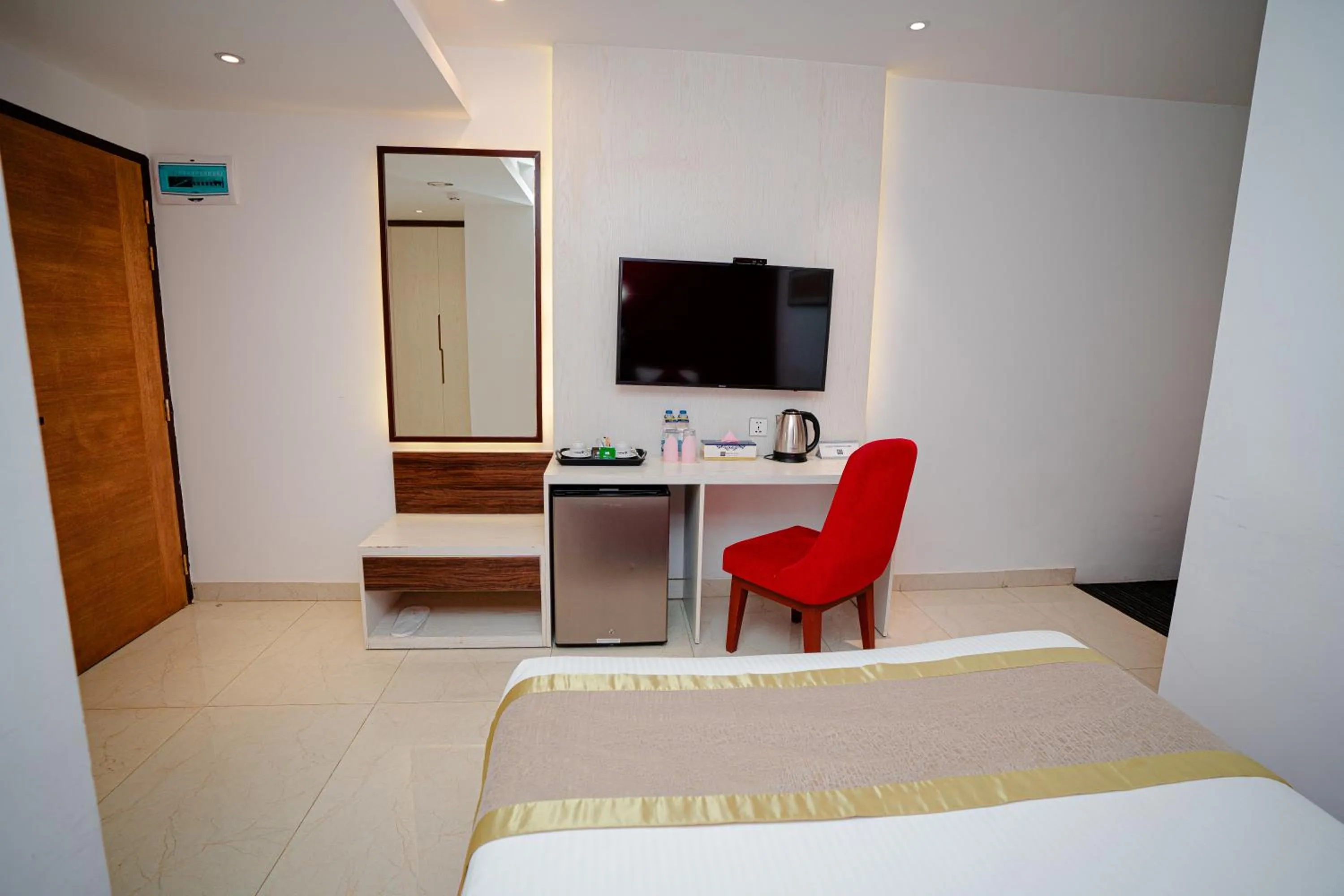 TV and multimedia, Bed in Royal Raj Hotel