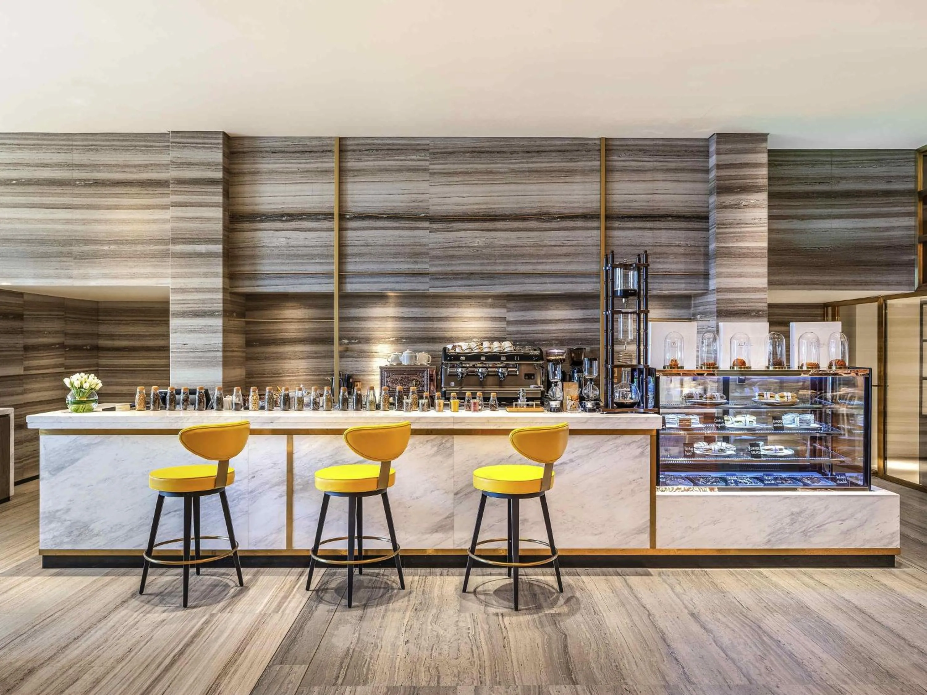 Lounge or bar in Rixos Gulf Hotel Doha