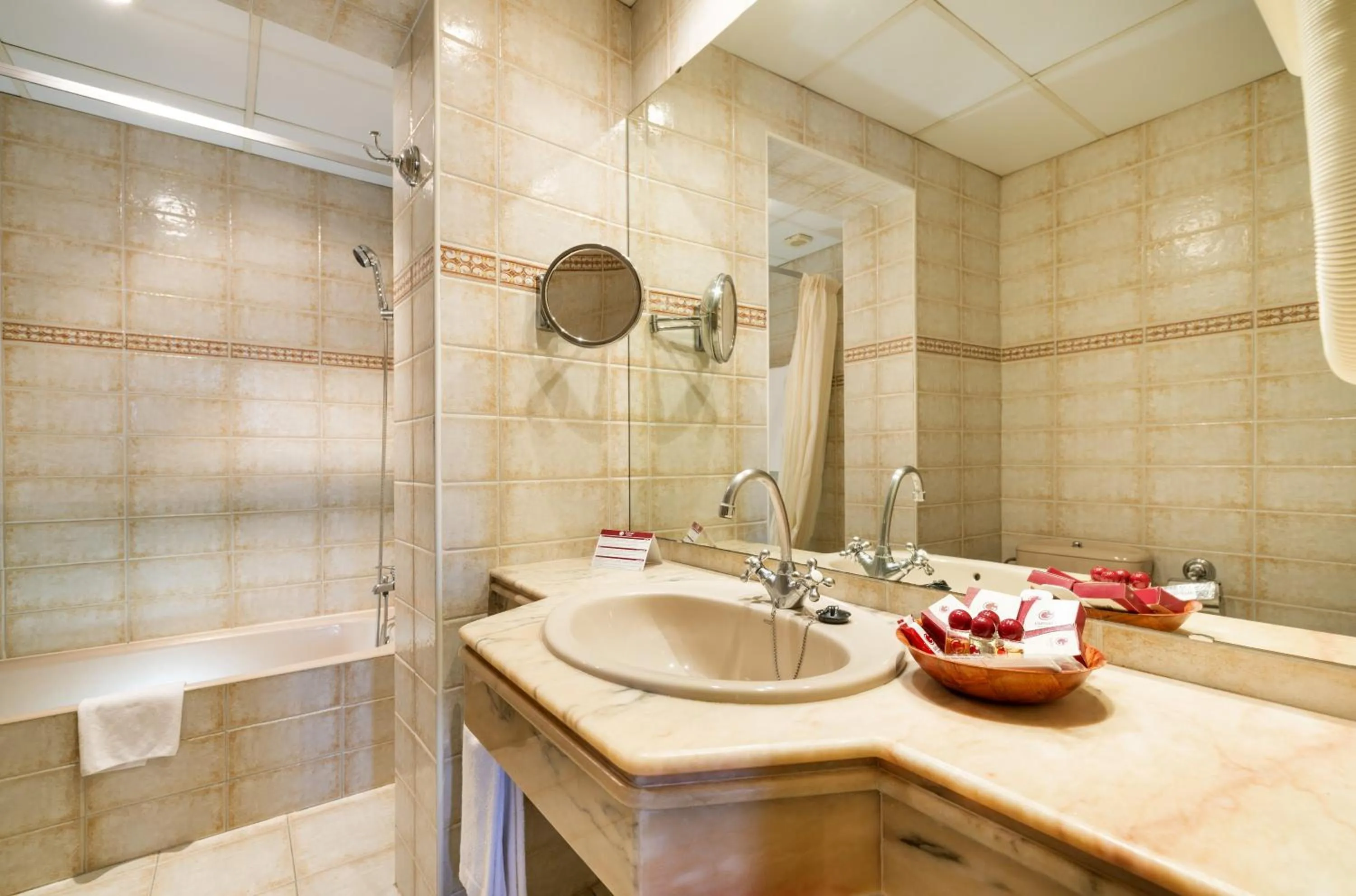 Bathroom in Hotel Guitart Rosa - Adults Only