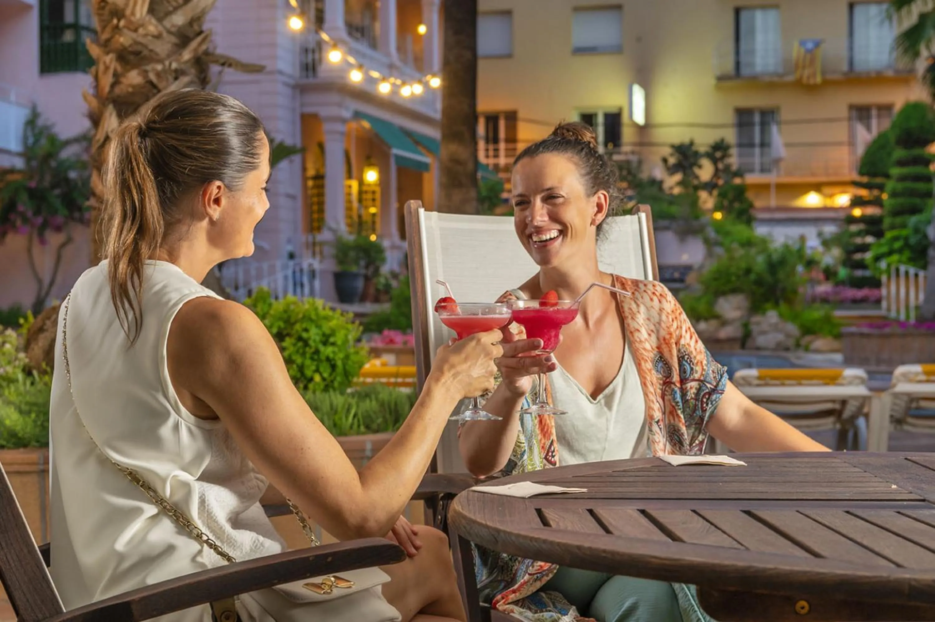 Lounge or bar in Hotel Guitart Rosa - Adults Only