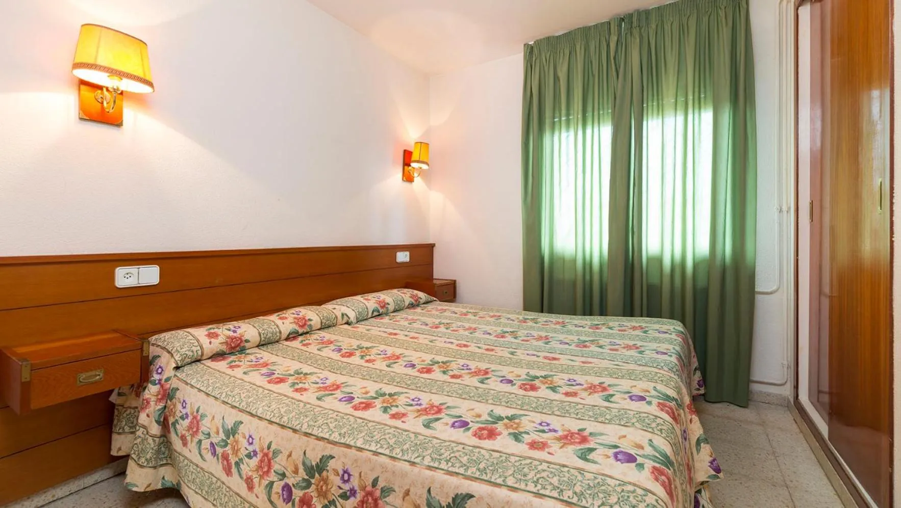 Bedroom, Bed in Apartamentos Guitart