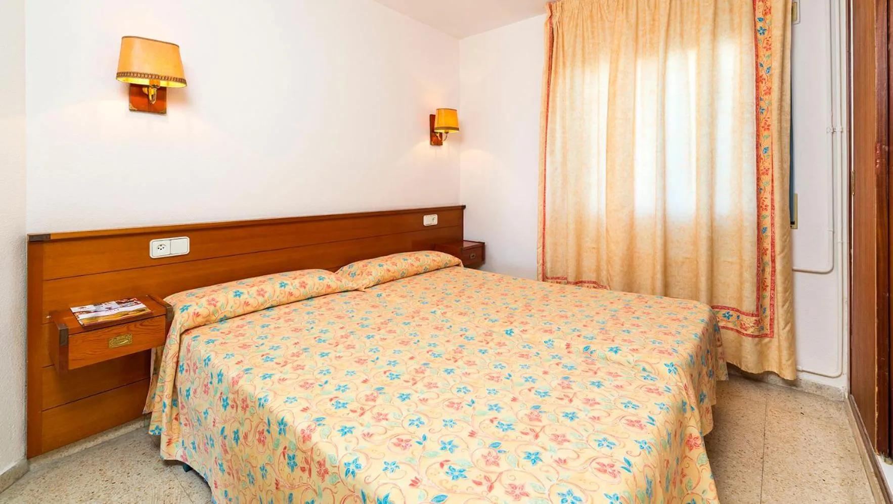 Bedroom, Bed in Apartamentos Guitart