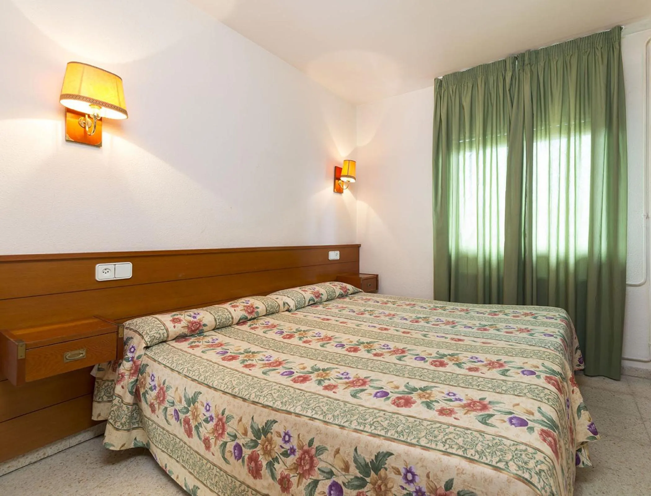 Bedroom, Bed in Apartamentos Guitart