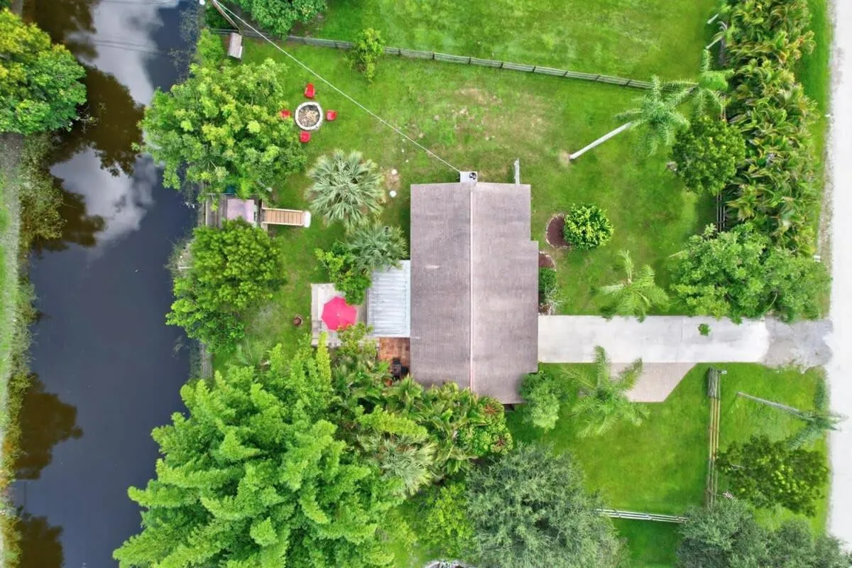 Super Private Home With Great Outdoor Space