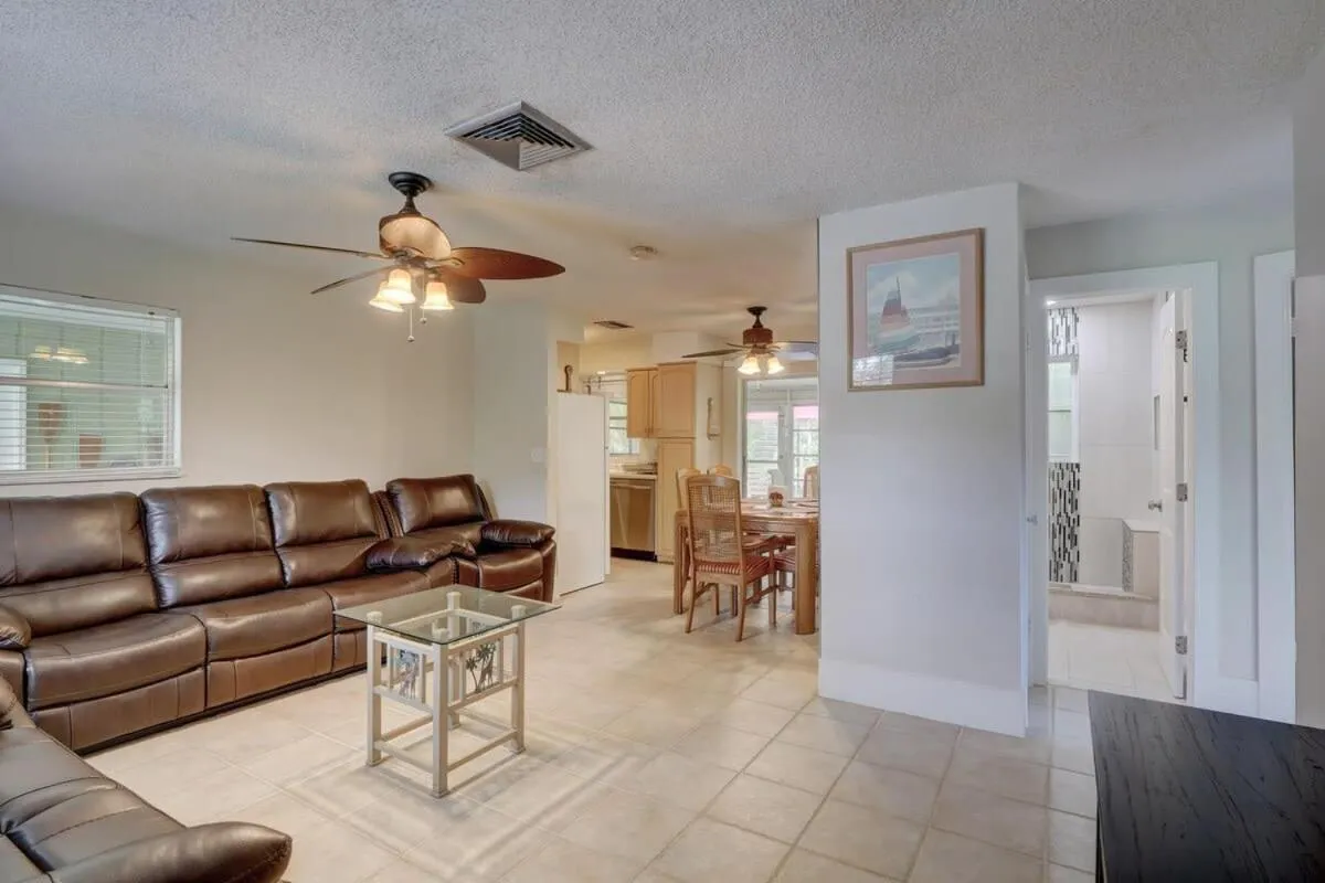 Super Private Home With Great Outdoor Space