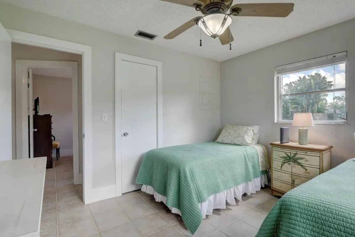 Bed in Super Private Home With Great Outdoor Space