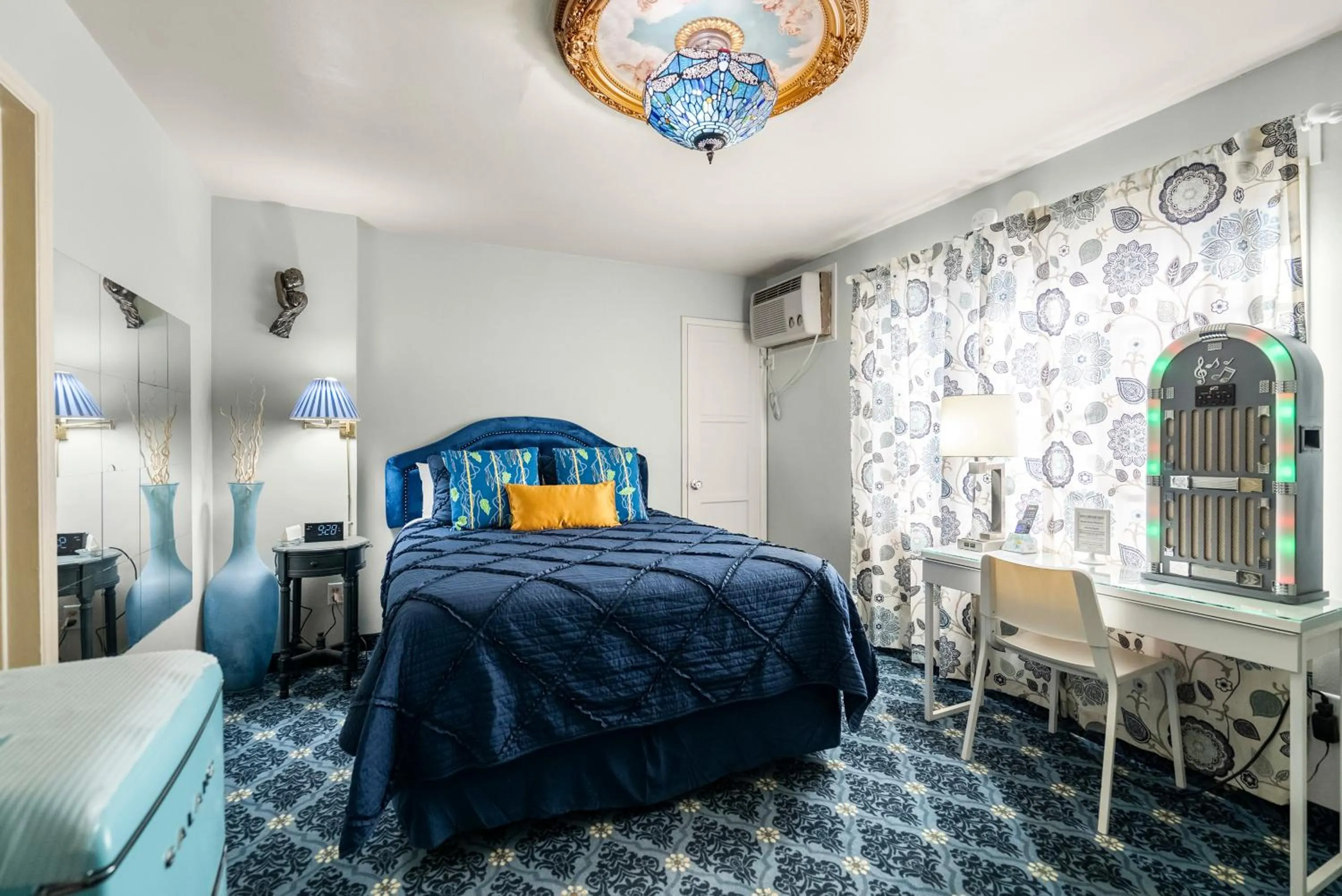 THE NEW STAR MOTEL - 1950s Extended-Stay Lodging and Retreat Center