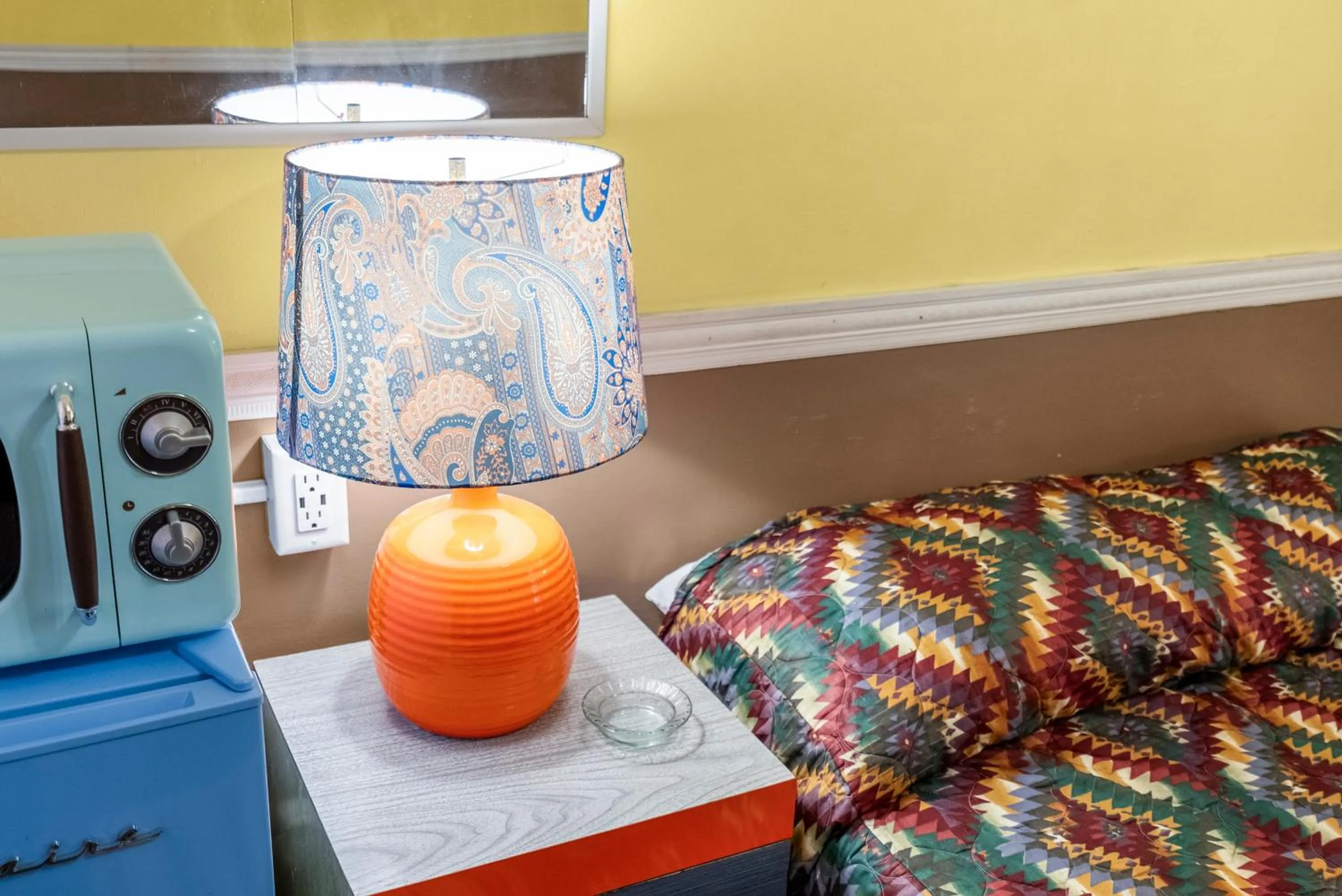 Decorative detail, Bed in THE NEW STAR MOTEL - 1950s Extended-Stay Lodging and Retreat Center