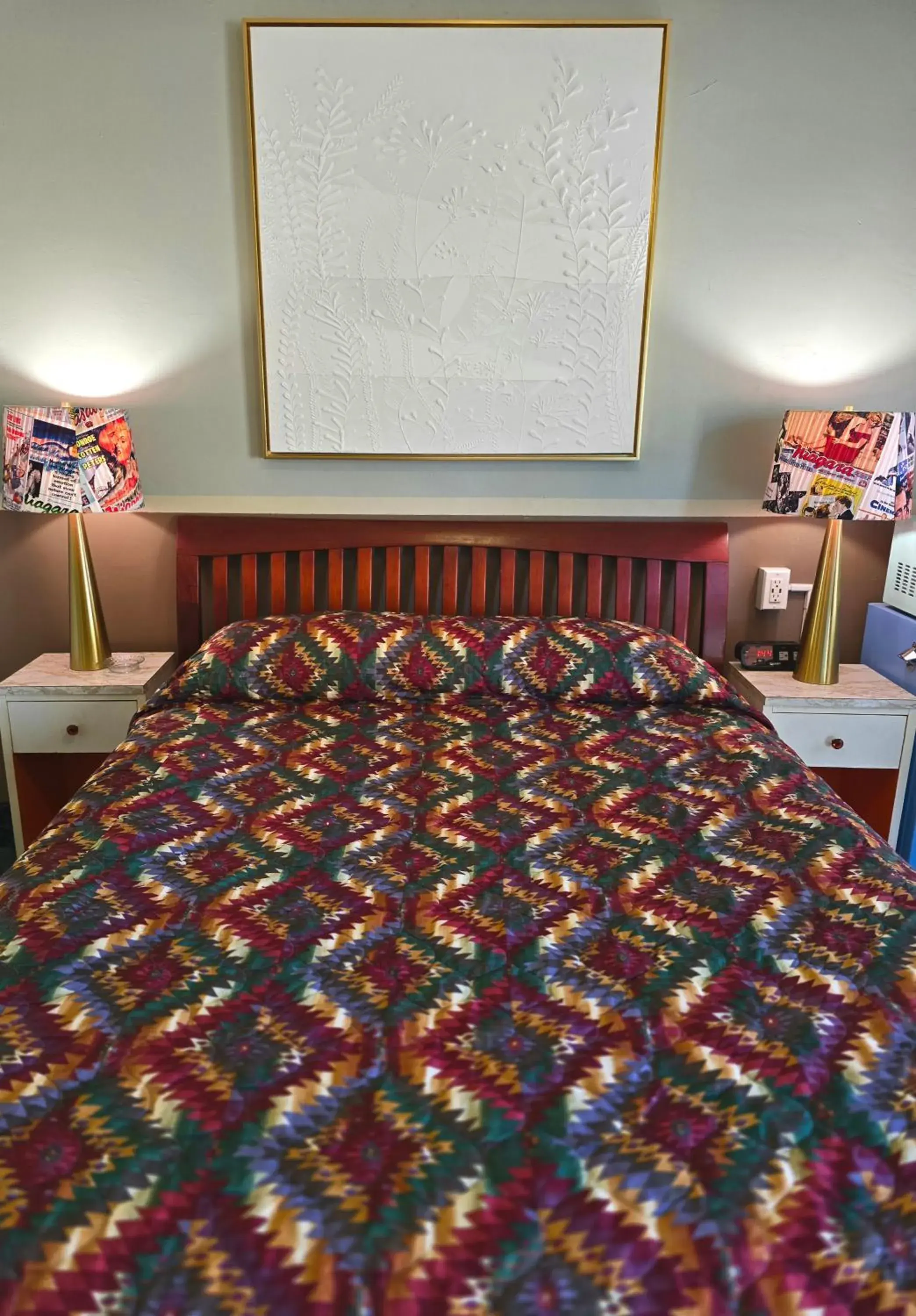 Budget Double Room in THE NEW STAR MOTEL - 1950s Extended-Stay Lodging and Retreat Center Budget Double Room in THE NEW STAR MOTEL - 1950s Extended-Stay Lodging and Retreat Center