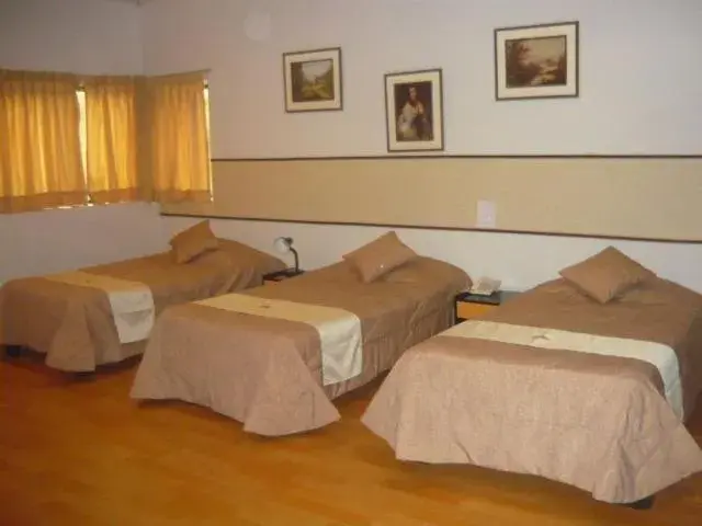 Triple Room in SAFARI HOTEL IQUITOS Triple Room in SAFARI HOTEL IQUITOS