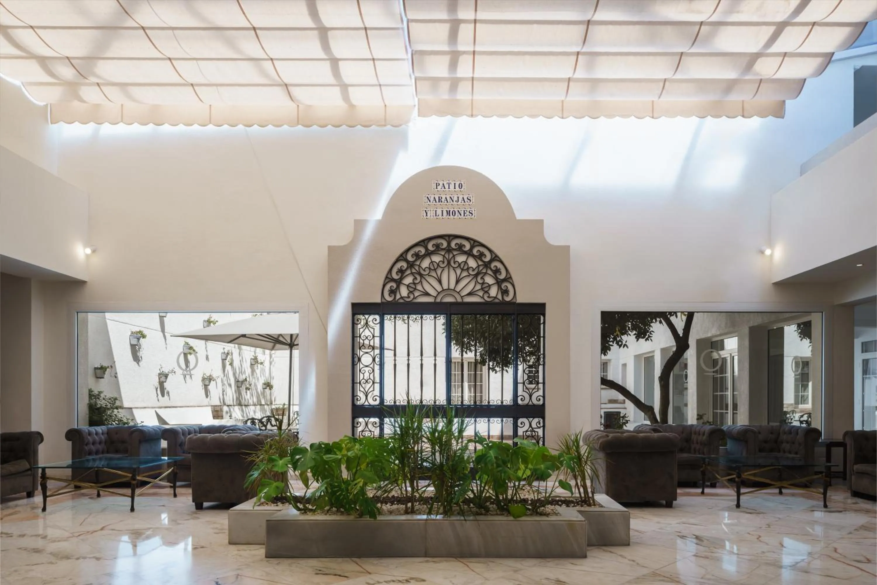 Lobby or reception in Crisol Jardines de Córdoba