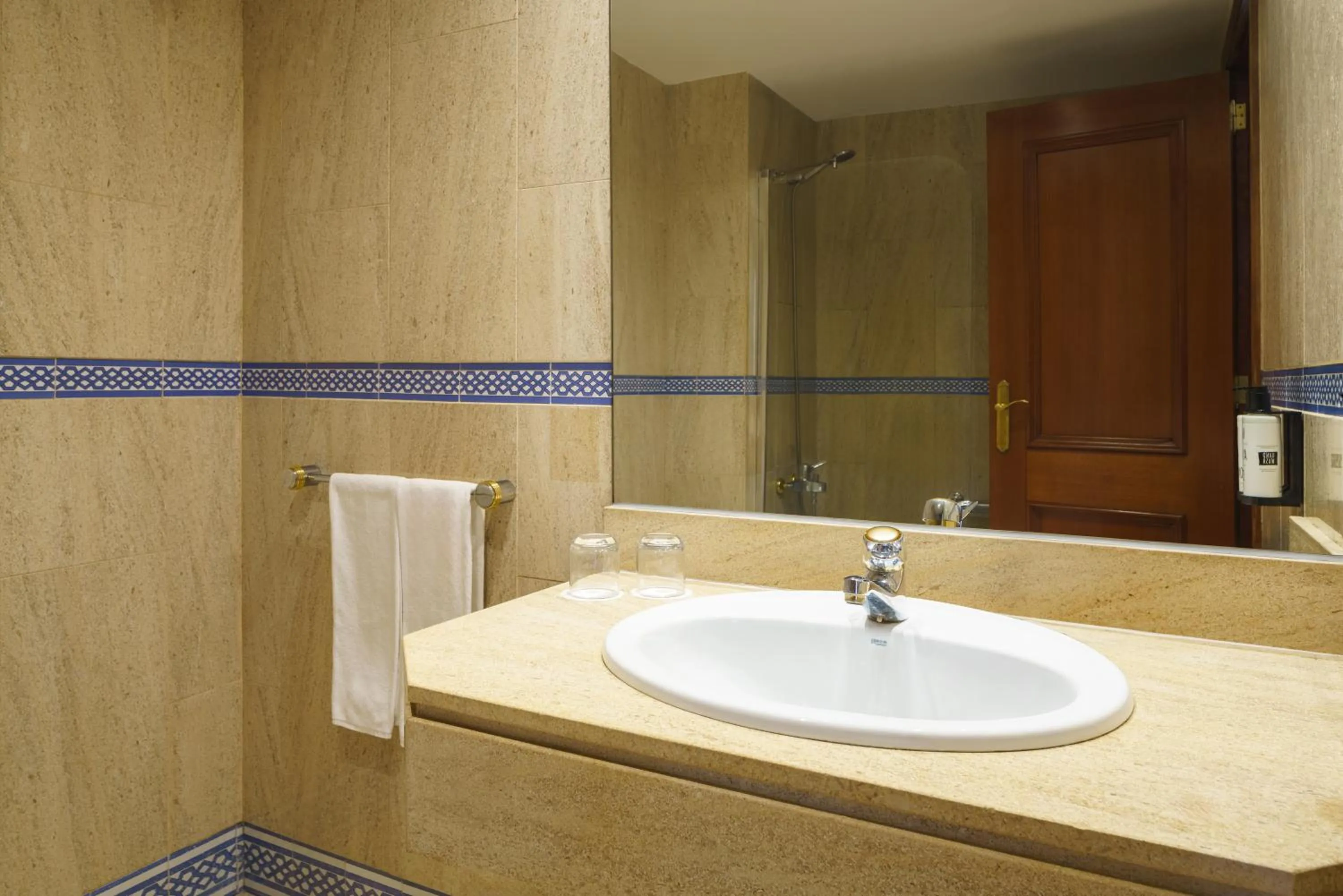 Bathroom in Crisol Jardines de Córdoba