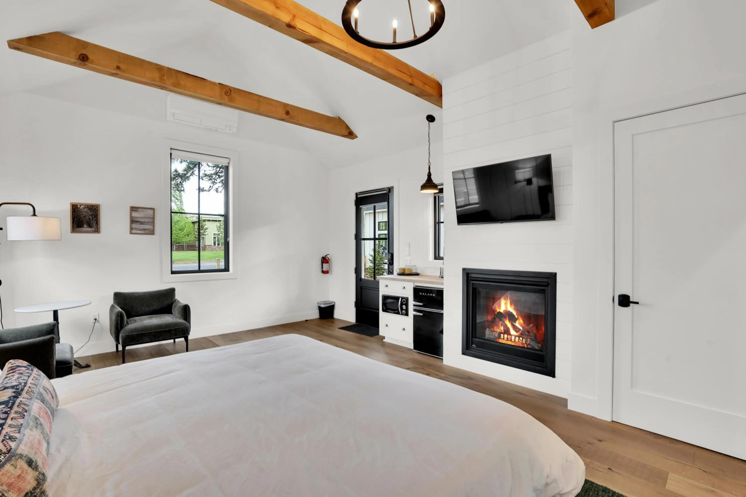 Bedroom, Bed in The Scout Boutique Cottages