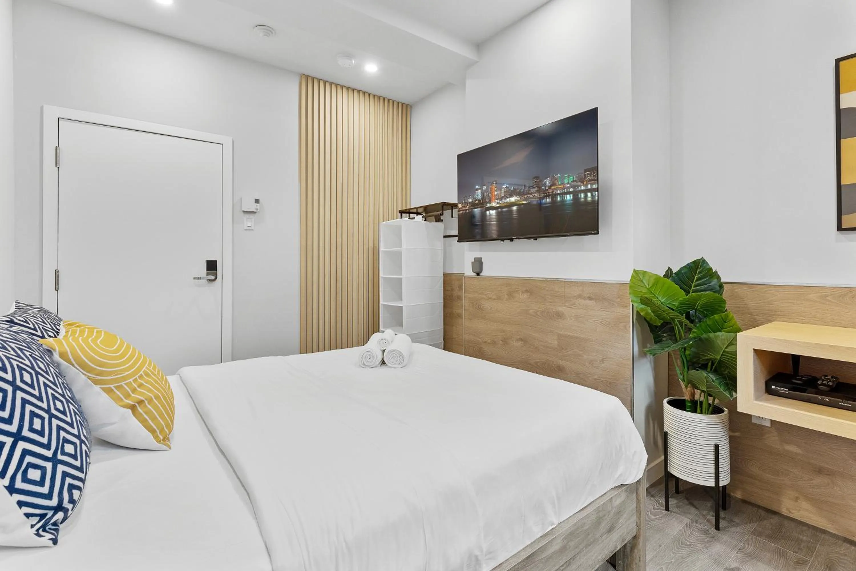 Bed in Le Sand & Stone Hotel